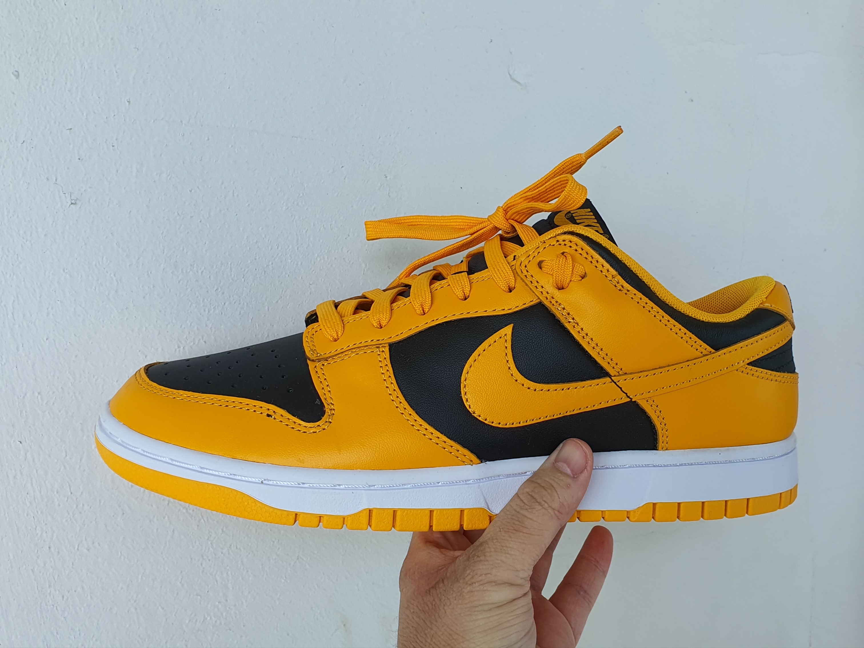 Nike Dunk Low Retro Championship Goldenrod 착용 스타일 - 2