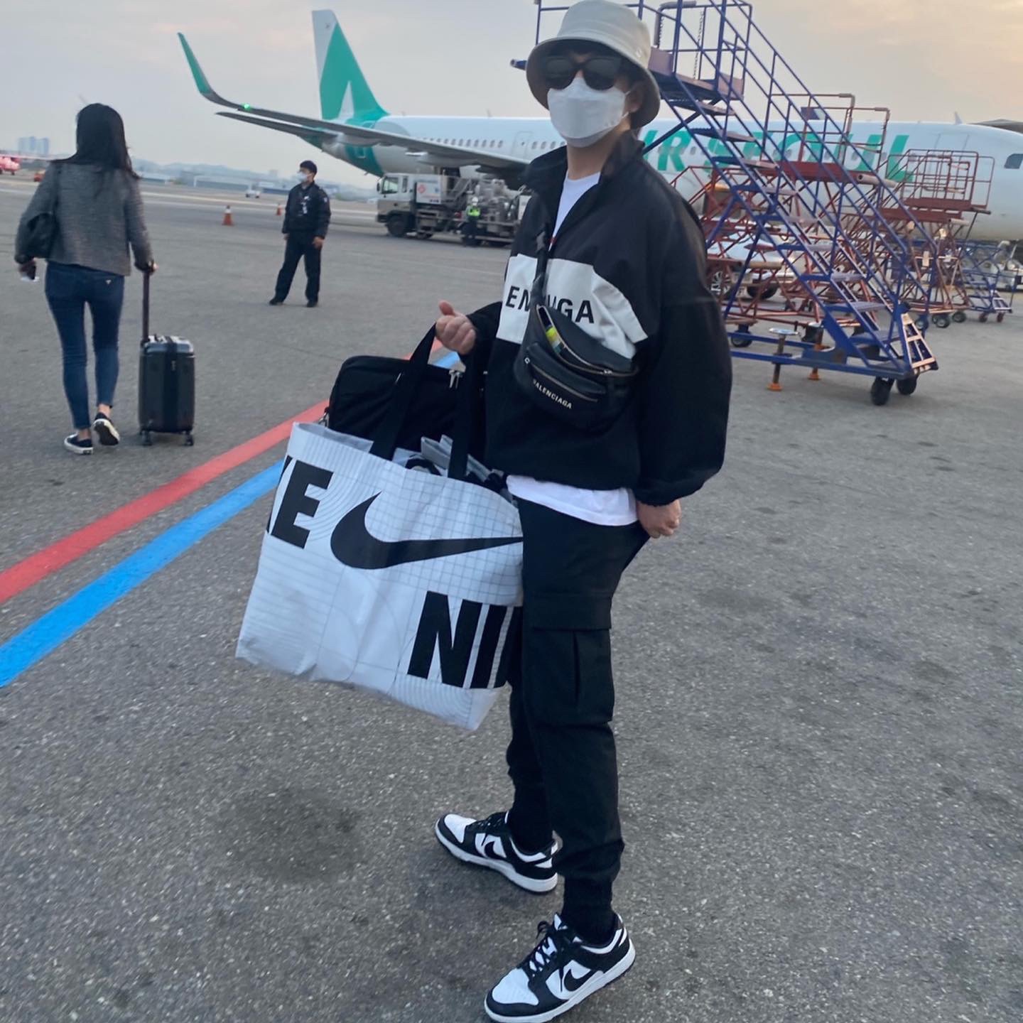 Nike Dunk Low Retro Black 착용 스타일 - 1