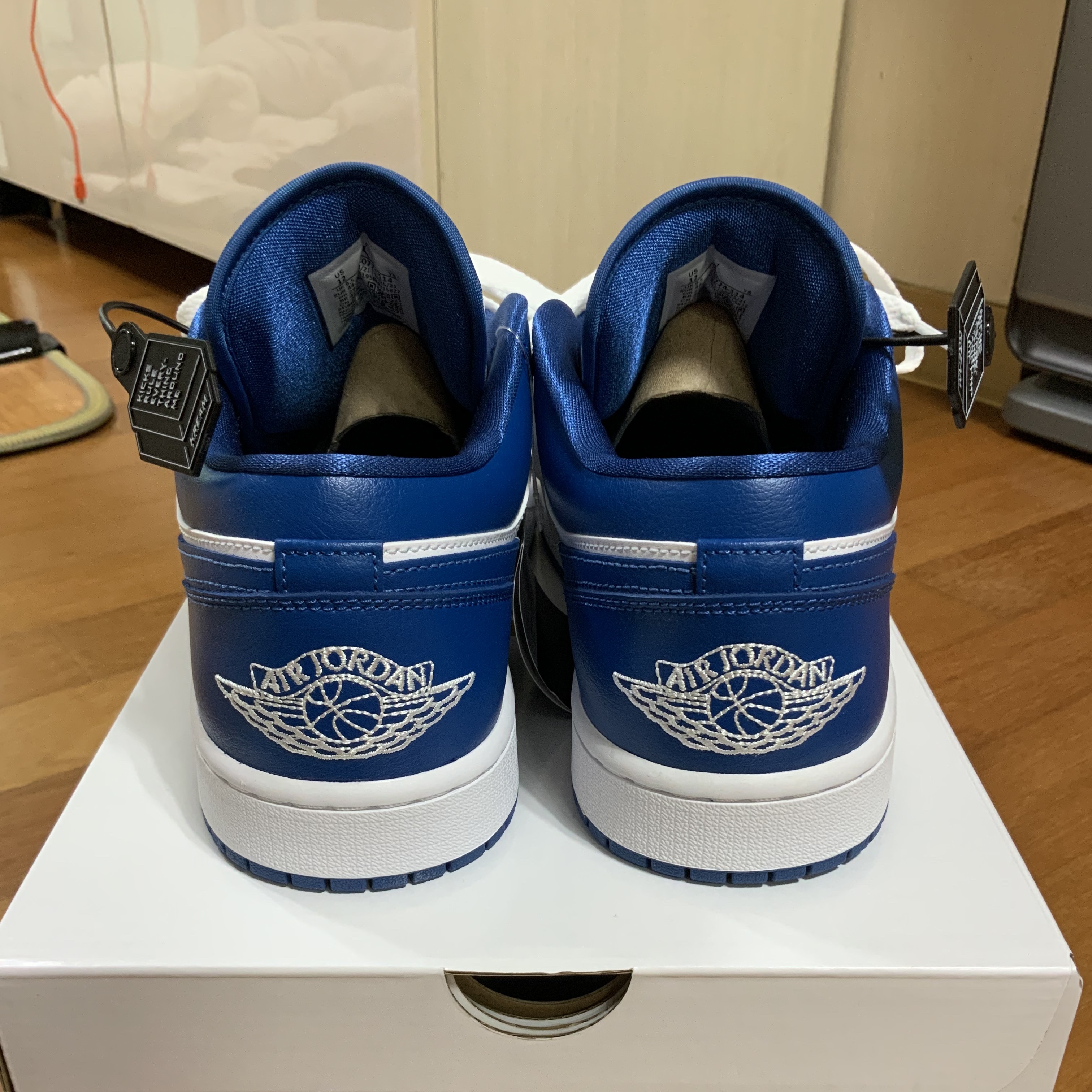 (W) Jordan 1 Low White Dark Marina Blue 착용 스타일 - 2