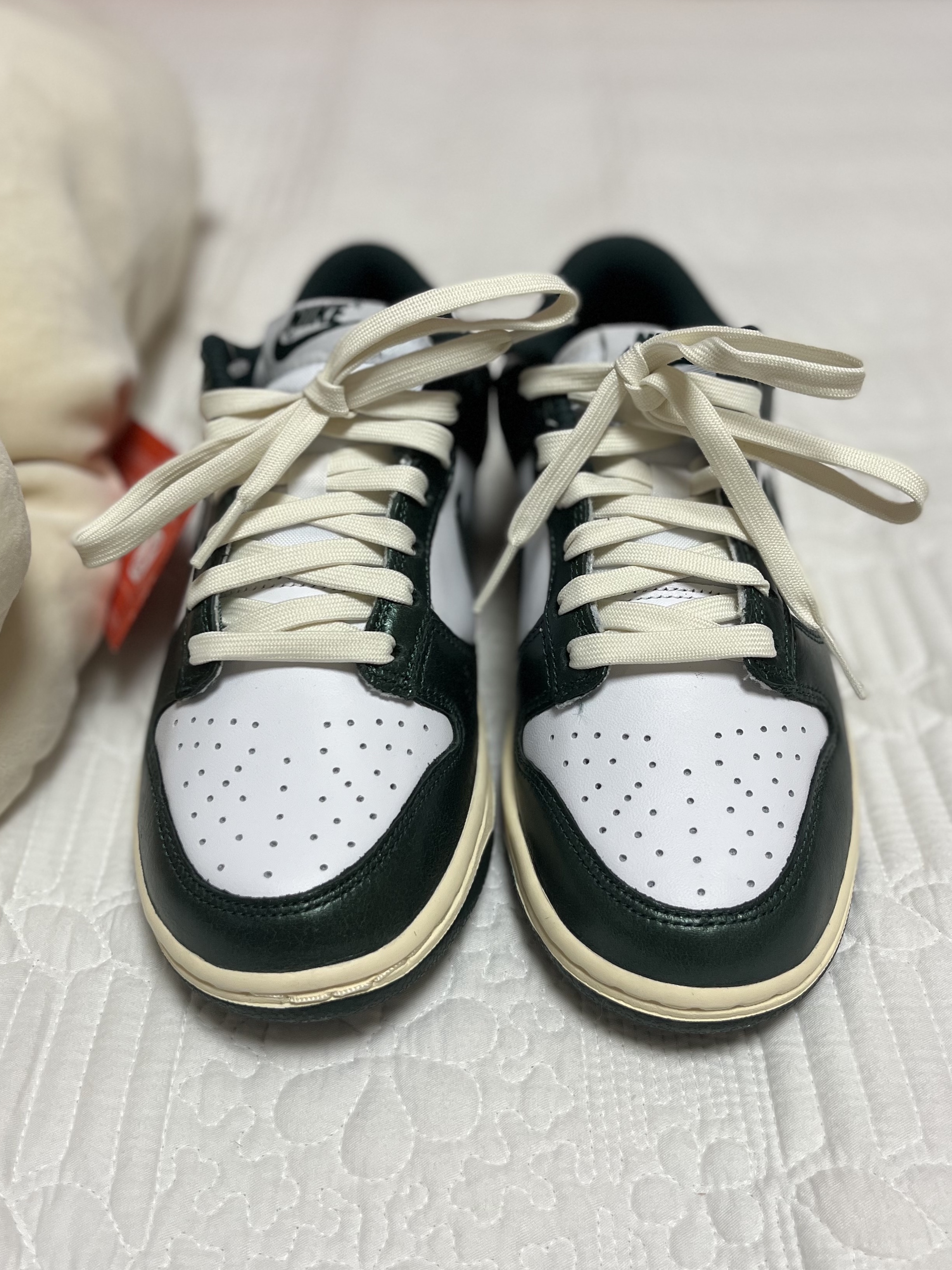 (W) Nike Dunk Low Vintage Green 착용 스타일 - 2