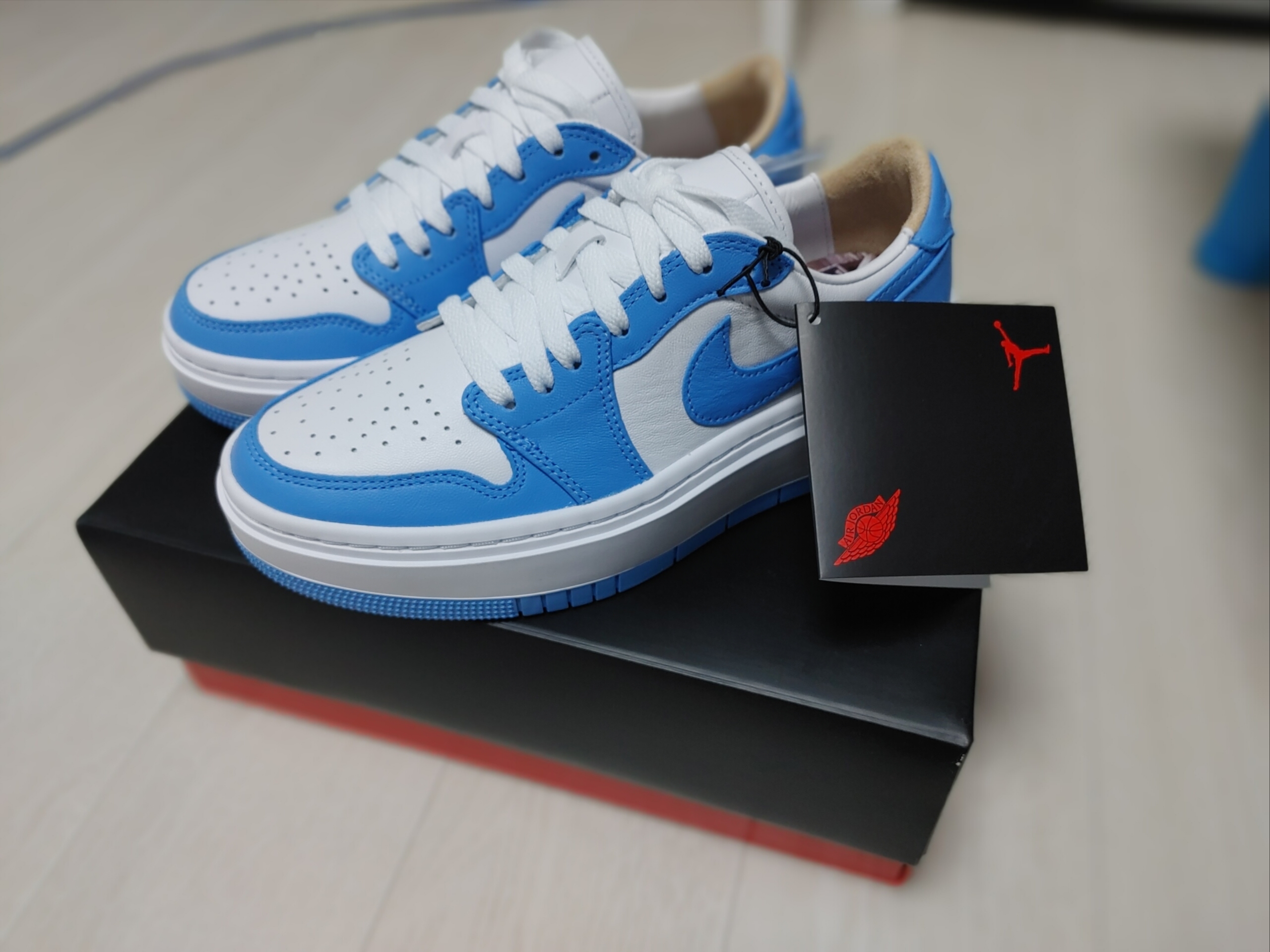 (W) Jordan 1 Elevate Low SE University Blue 착용 스타일 - 1