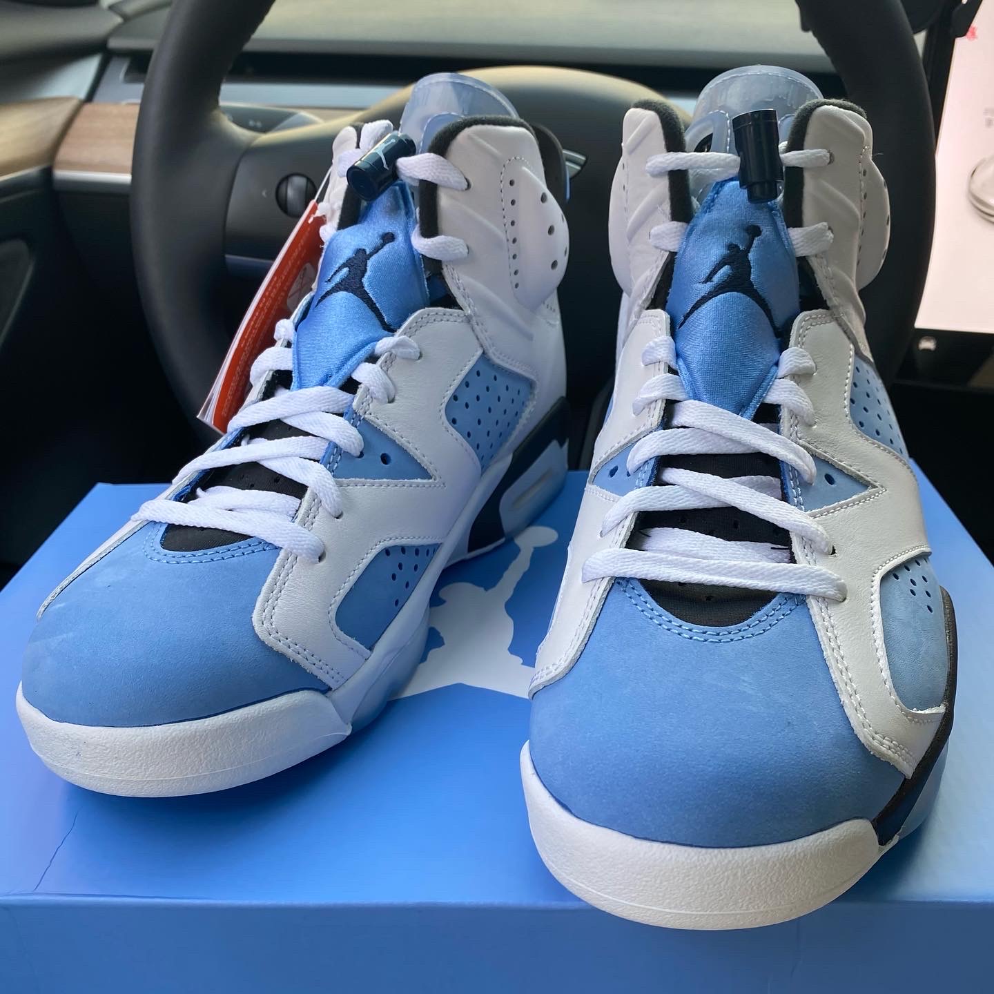 Jordan 6 Retro University Blue 착용 스타일 - 3