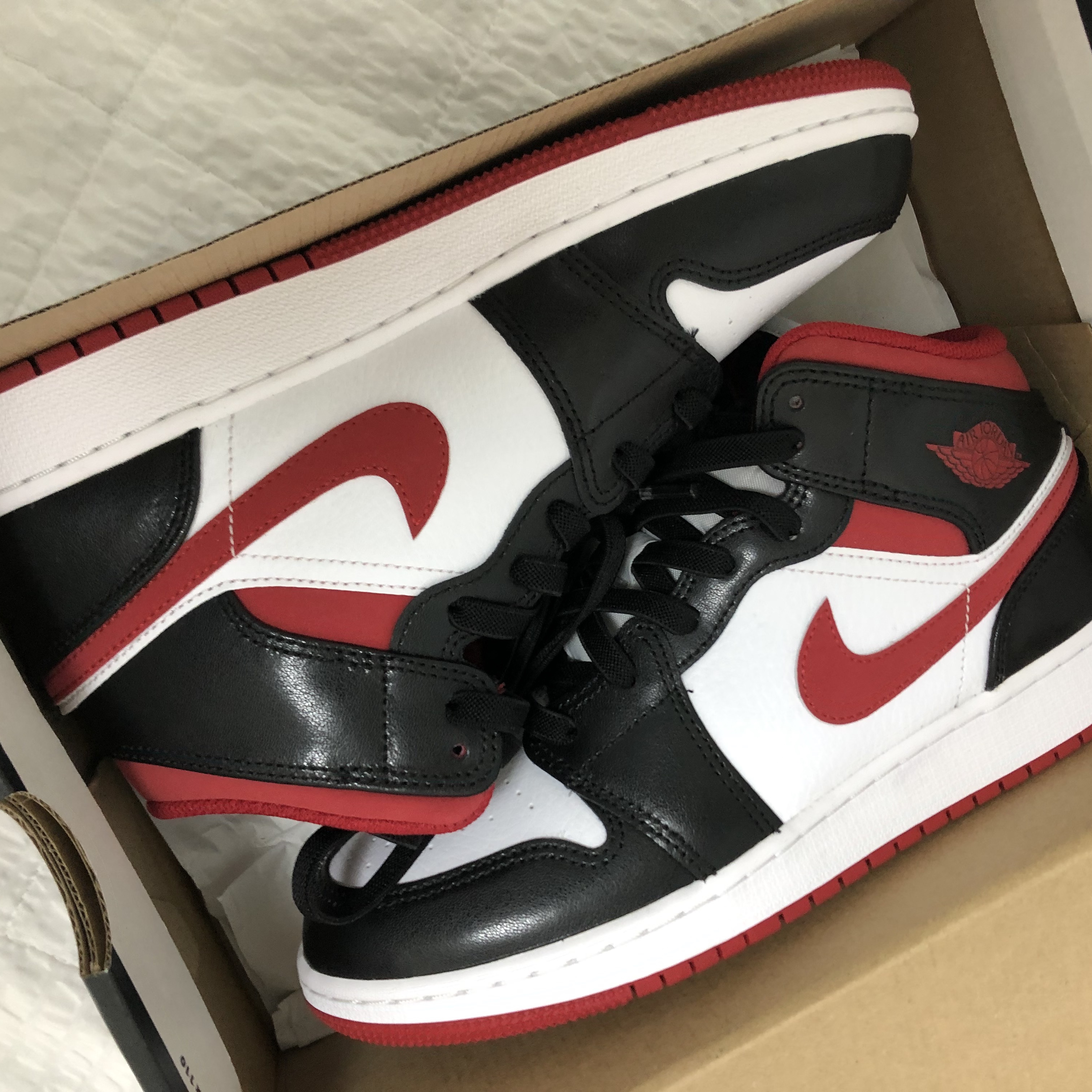 (GS) Jordan 1 Mid Gym Red Black White 착용 스타일 - 3