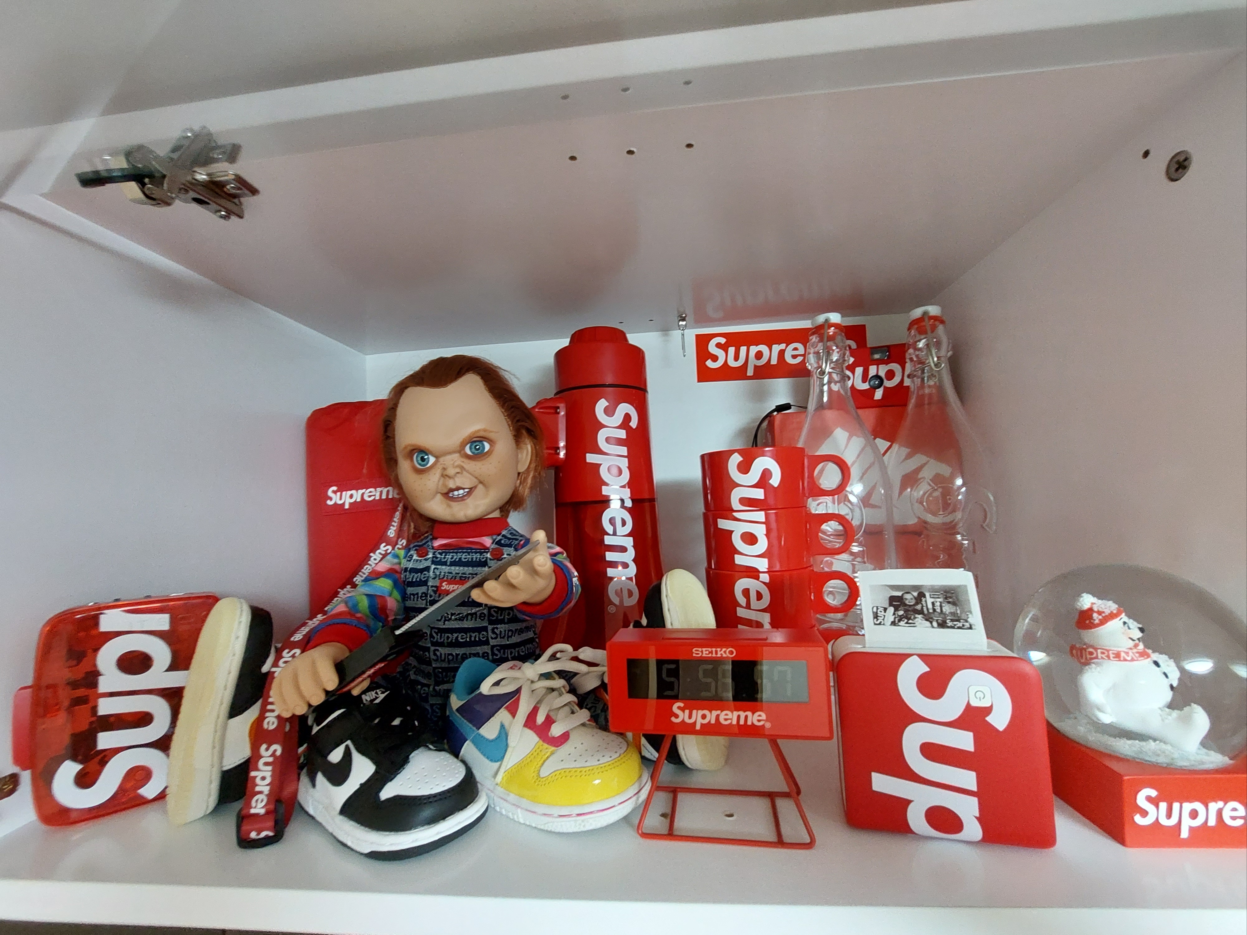 Supreme x Sea to Summit Self Inflating Sleeping Mat Red - 21SS, Supreme Chucky Doll - 20FW 착용 스타일
