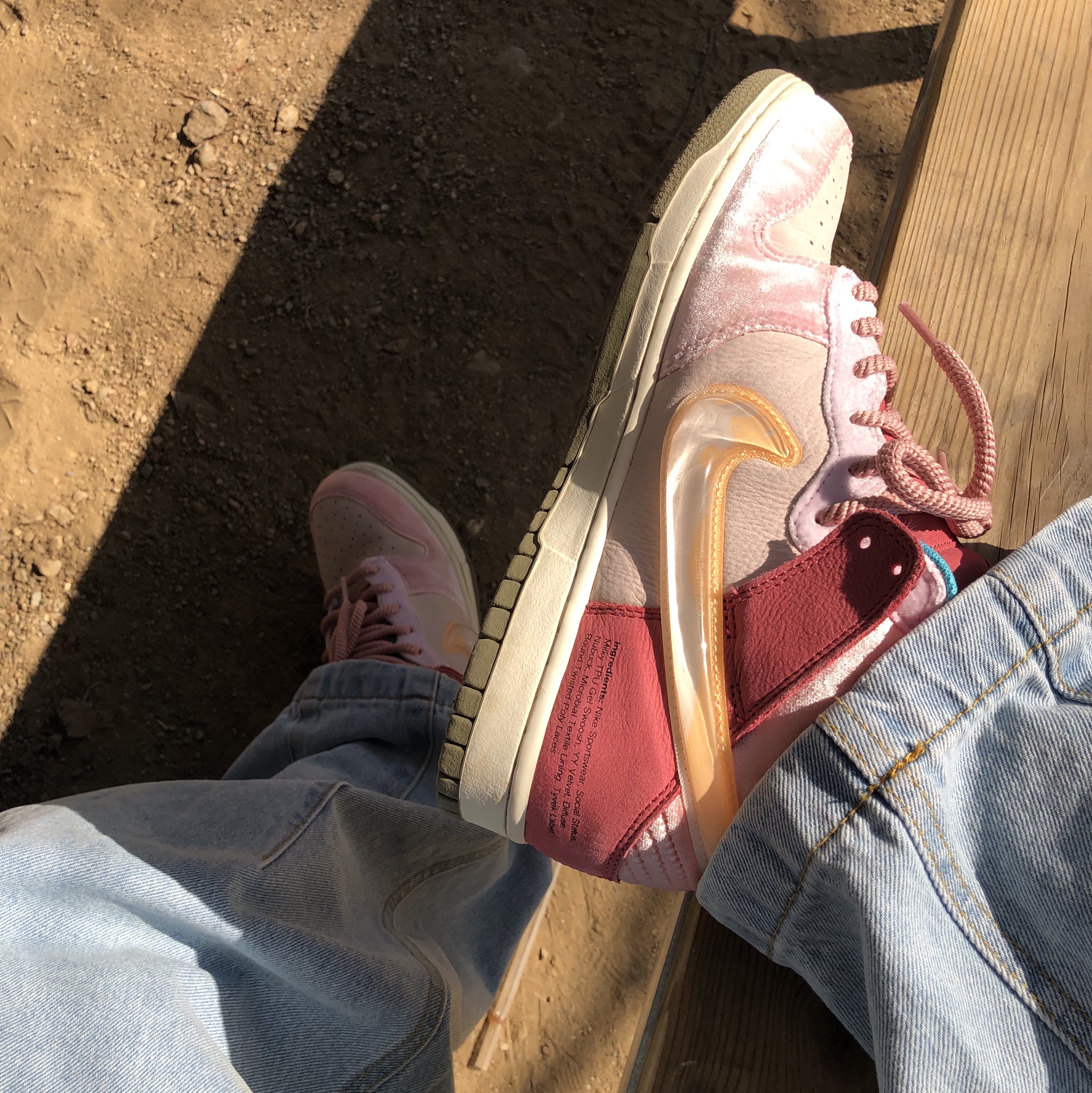 Nike x Social Status Dunk Mid Free Lunch Strawberry Milk 착용 스타일