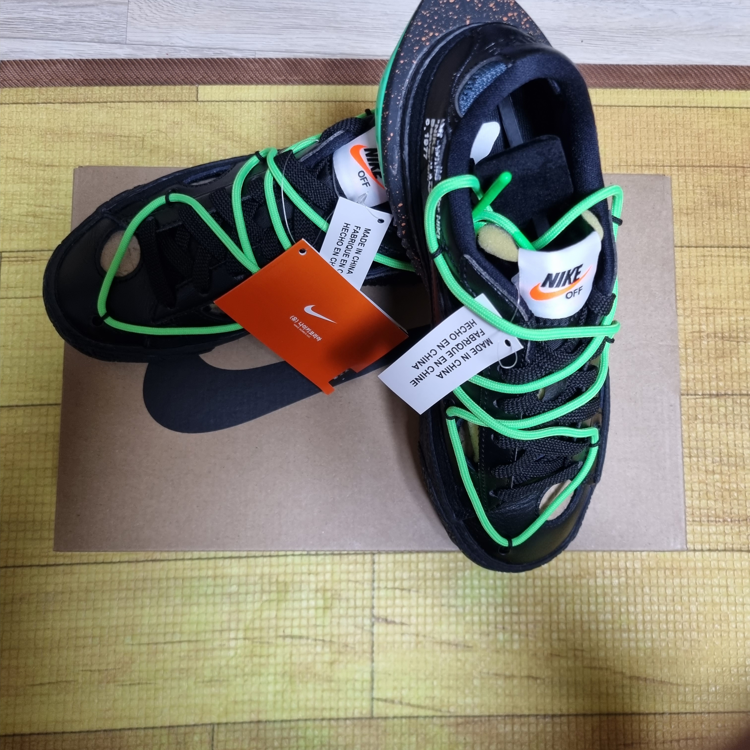 Nike x Off-White Blazer Low '77 Black and Electro Green 착용 스타일