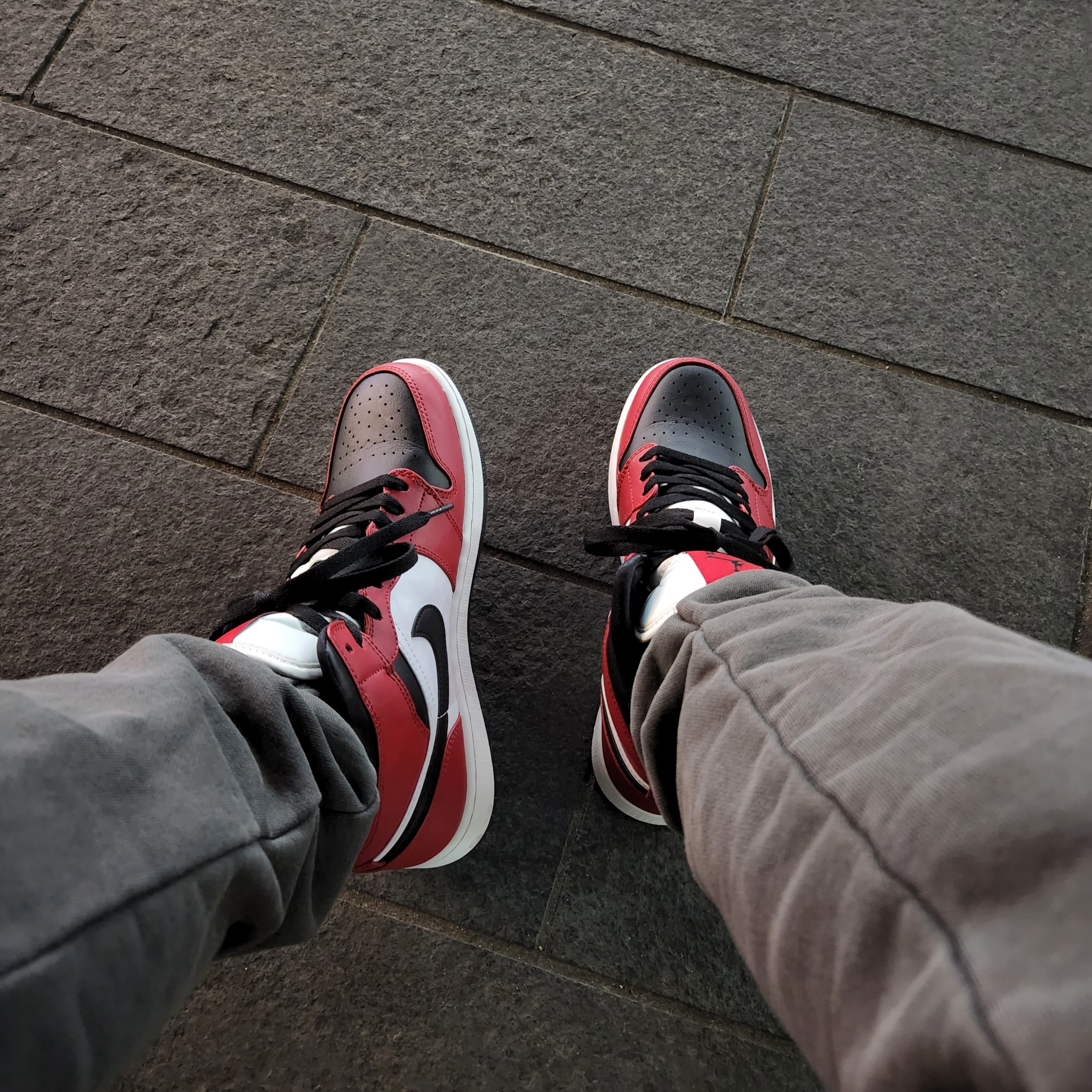 Jordan 1 Mid Chicago Black Toe 착용 스타일