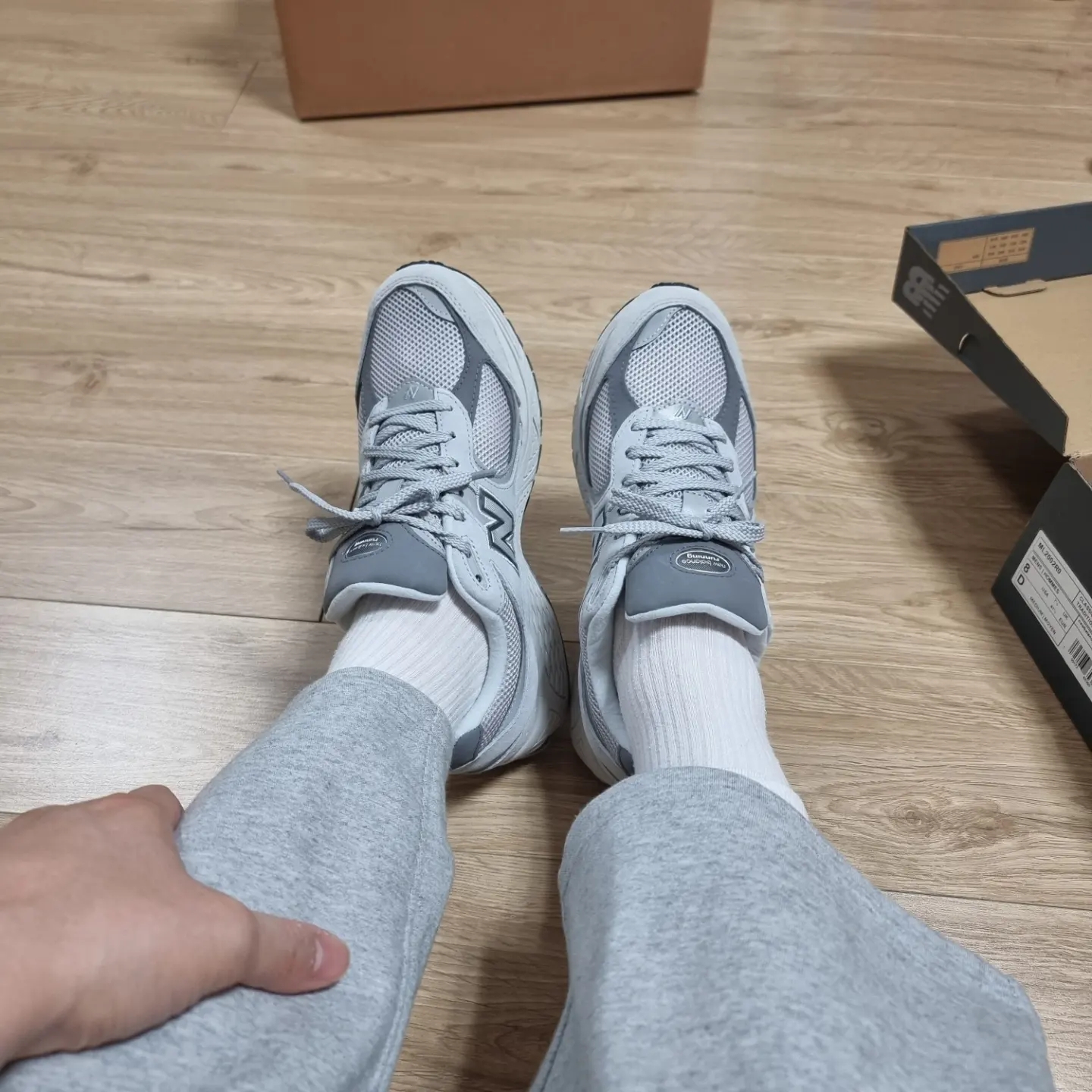 New Balance 2002R T2 Gray 착용 스타일 - 2