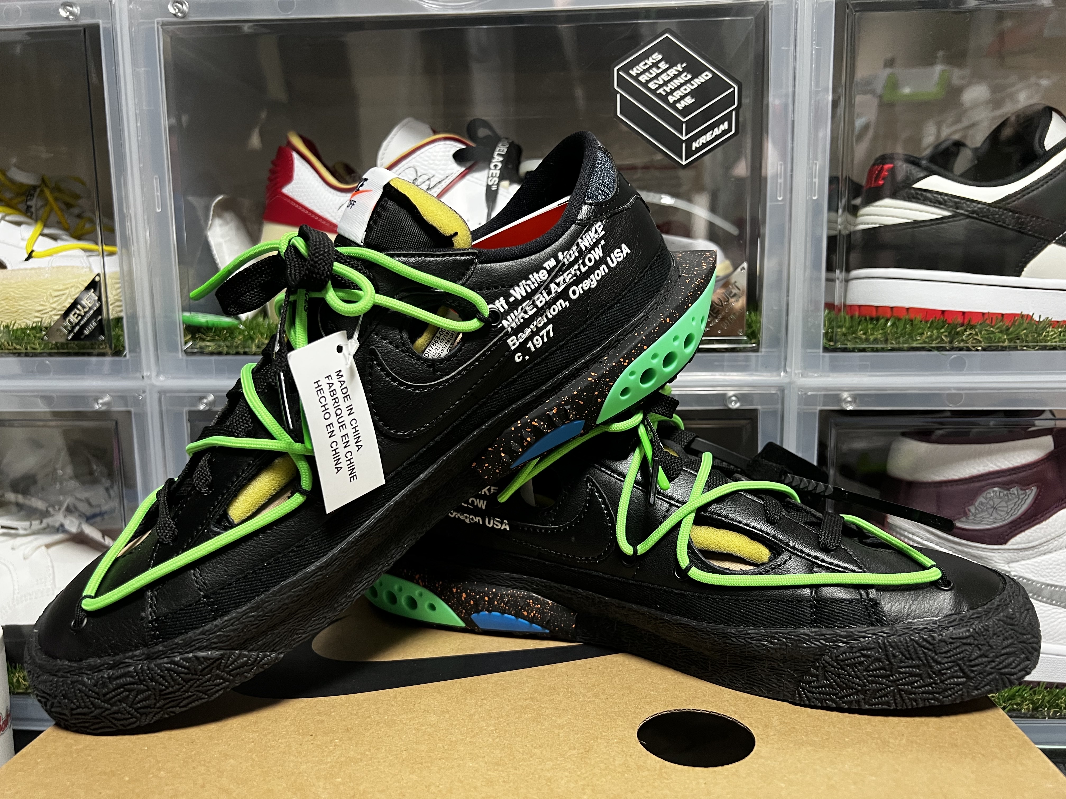 Nike x Off-White Blazer Low '77 Black and Electro Green 착용 스타일 - 3