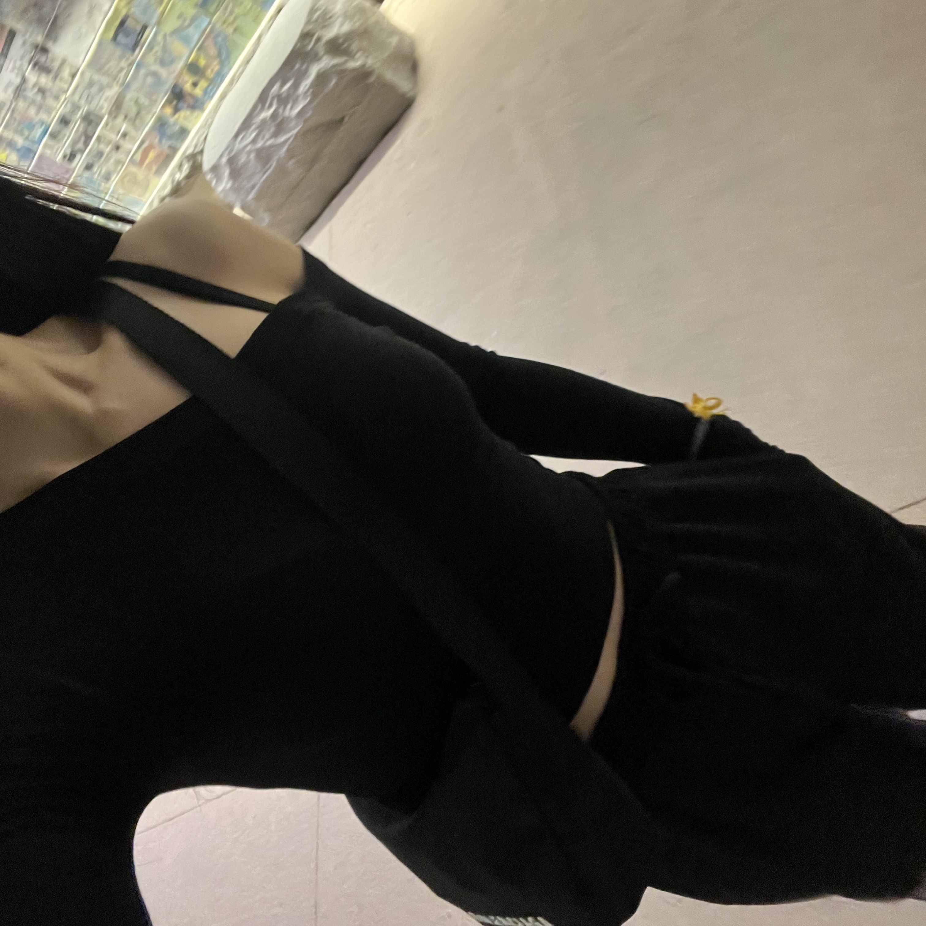 Balenciaga Wheel Small Sling Shoulder Bag Black 착용 스타일 - 2
