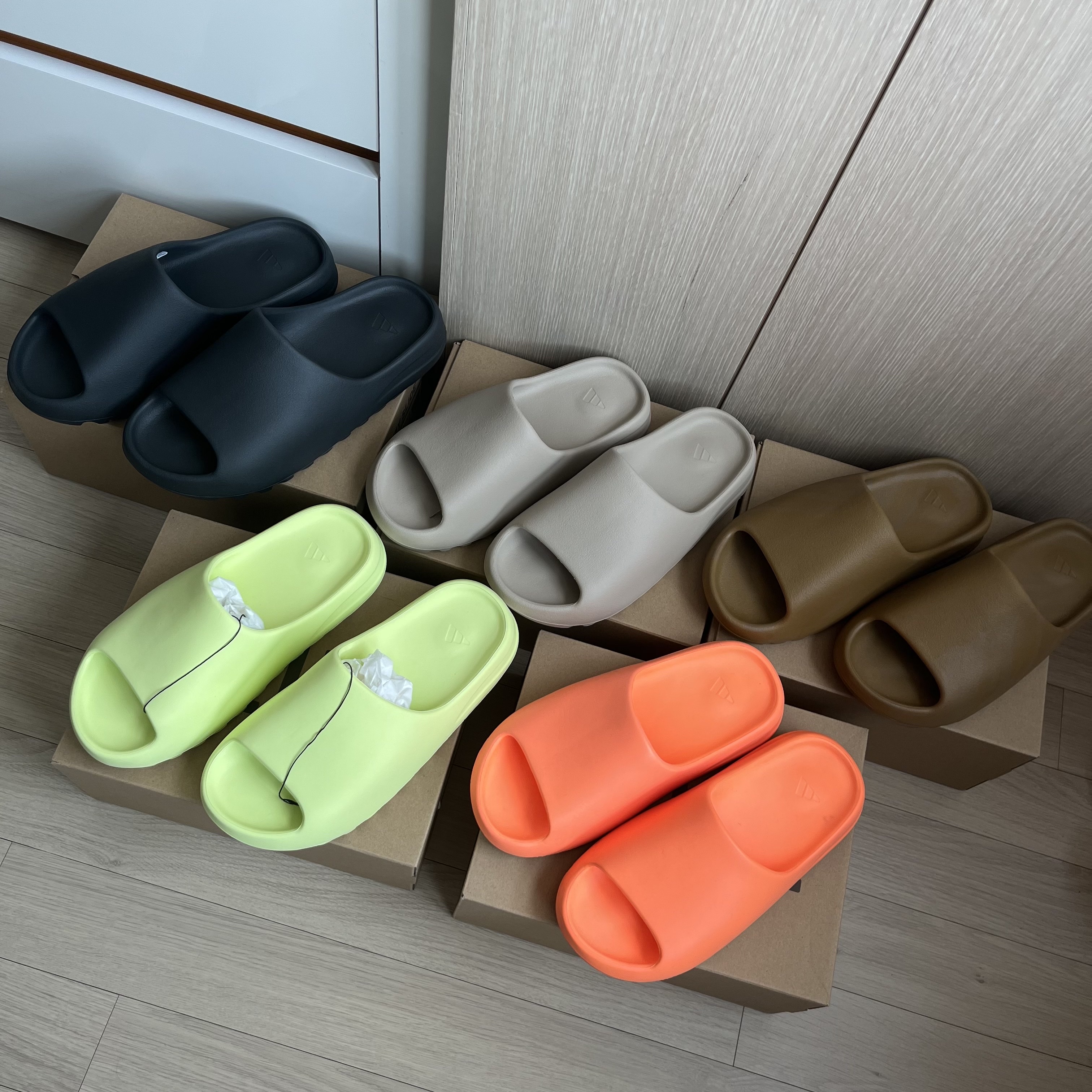 Adidas Yeezy Slide Onyx, Adidas Yeezy Slide Pure - Re-Release Ver. 착용 스타일
