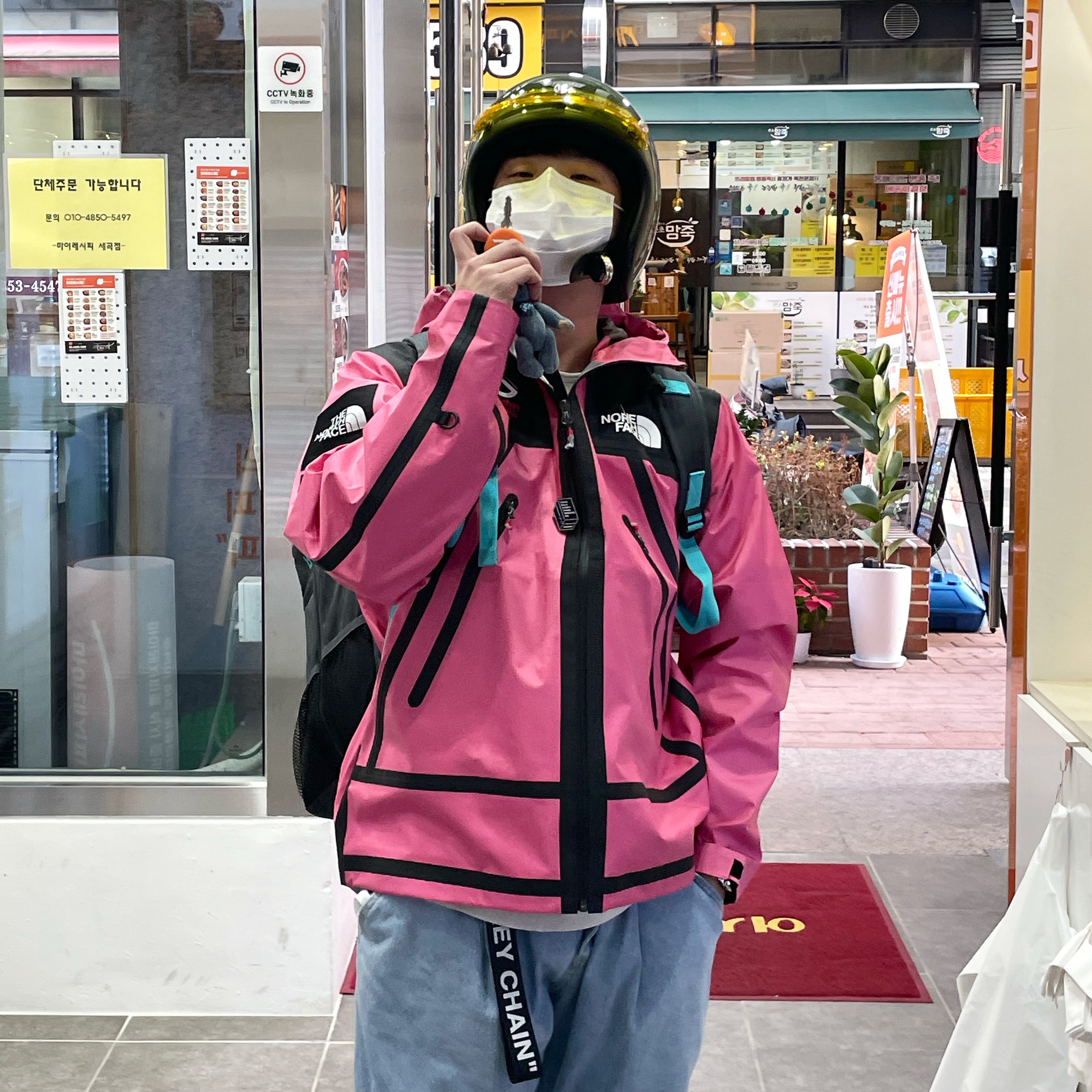 Supreme x The North Face Summit Series Outer Tape Seam Jacket Pink - 21SS 착용 스타일