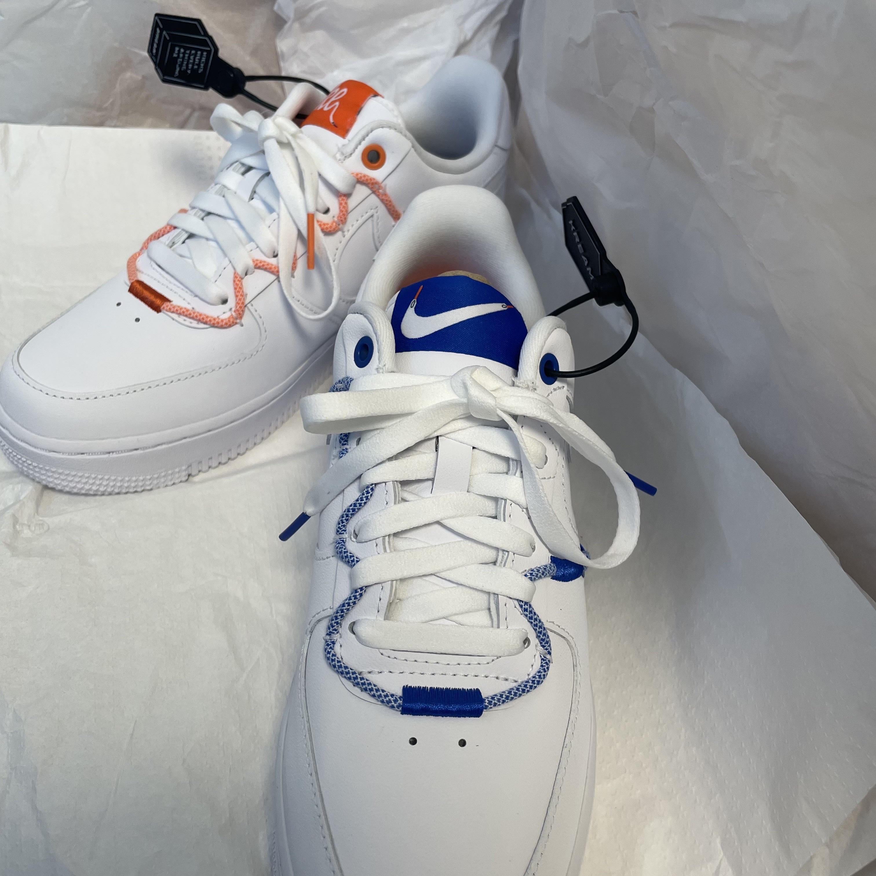 (W) Nike Air Force 1 '07 LX White Safety Orange 착용 스타일 - 2