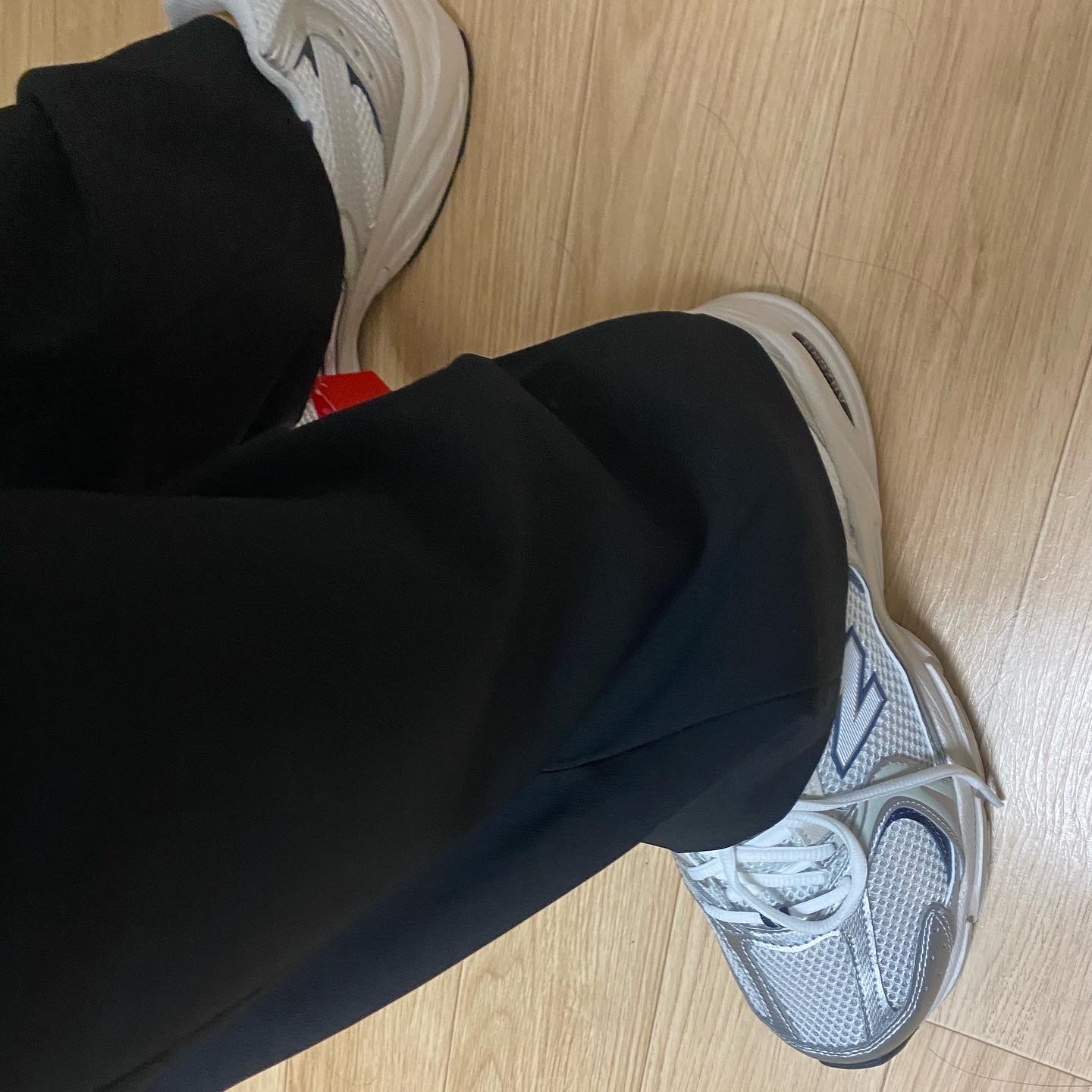 New Balance 530 Steel Grey 착용 스타일 - 4