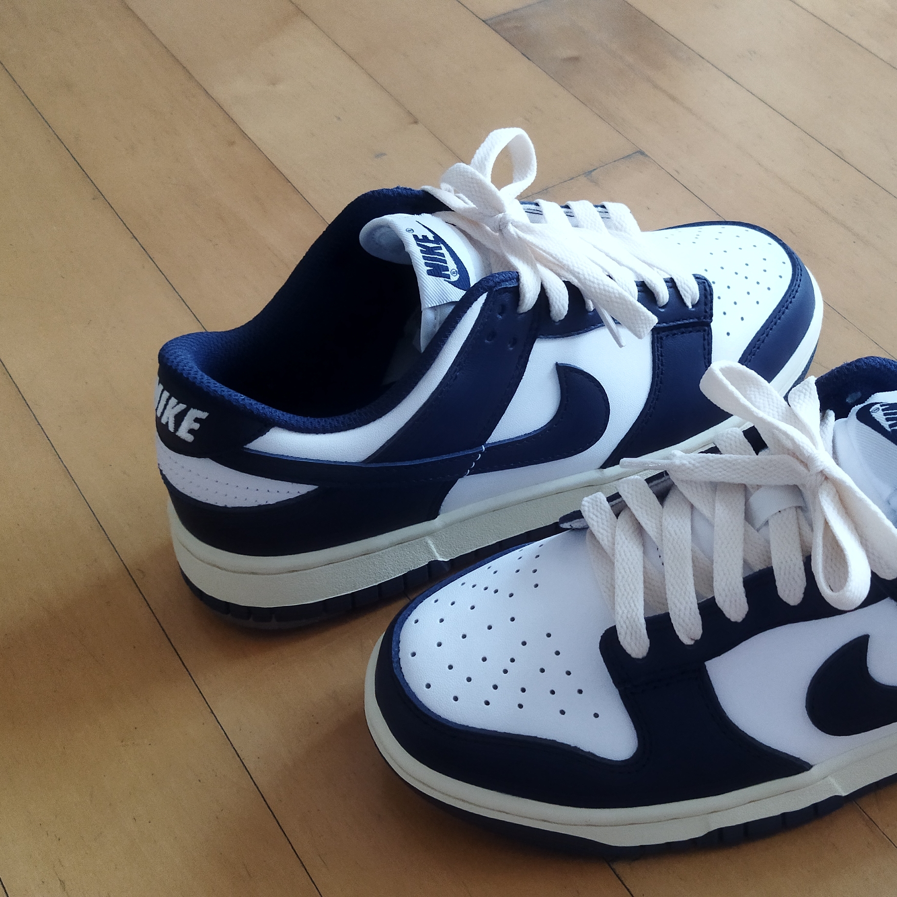 (W) Nike Dunk Low Vintage Midnight Navy 착용 스타일 - 1