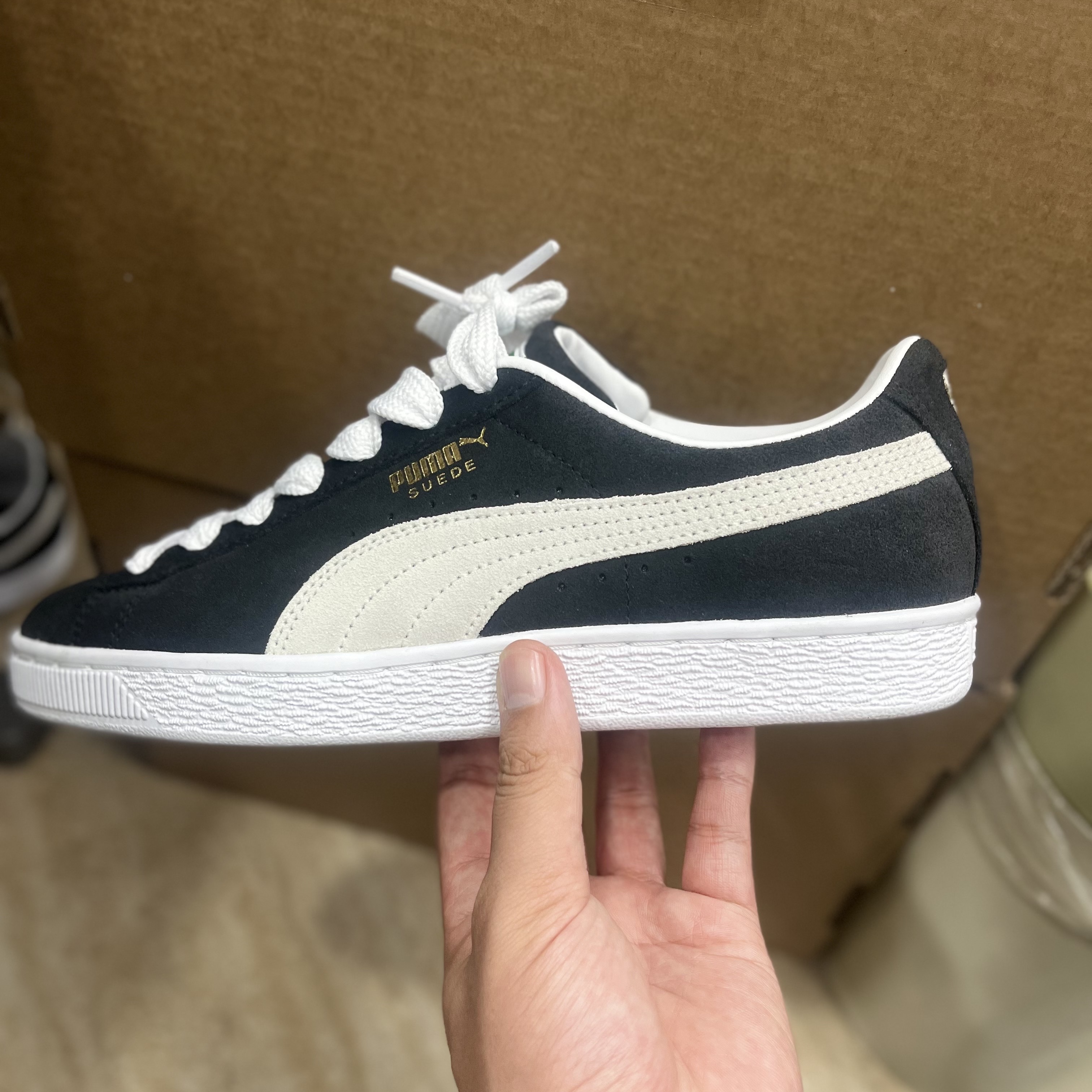 Puma Suede Classic XXI Black White 착용 스타일 - 2