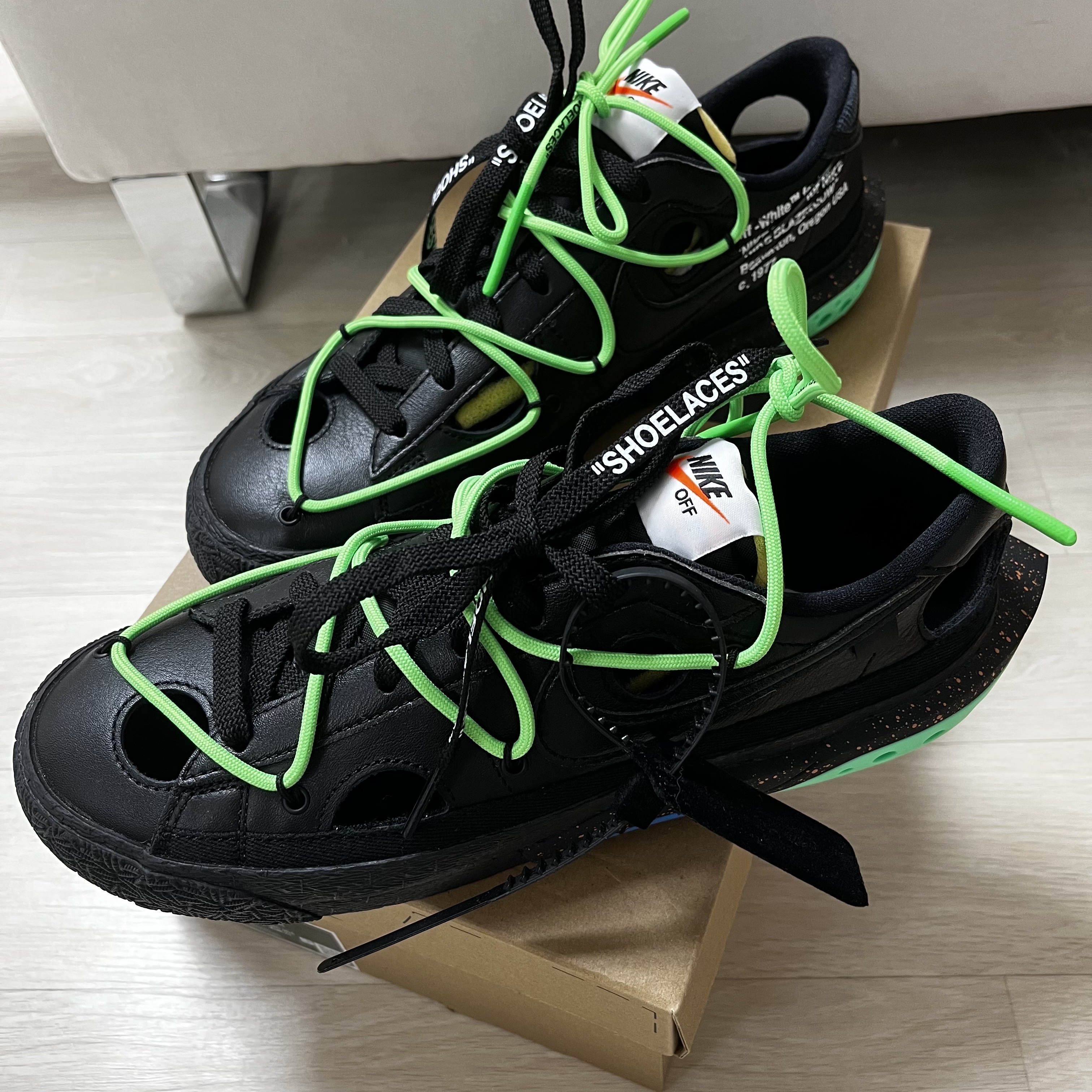 Nike x Off-White Blazer Low '77 Black and Electro Green 착용 스타일 - 1
