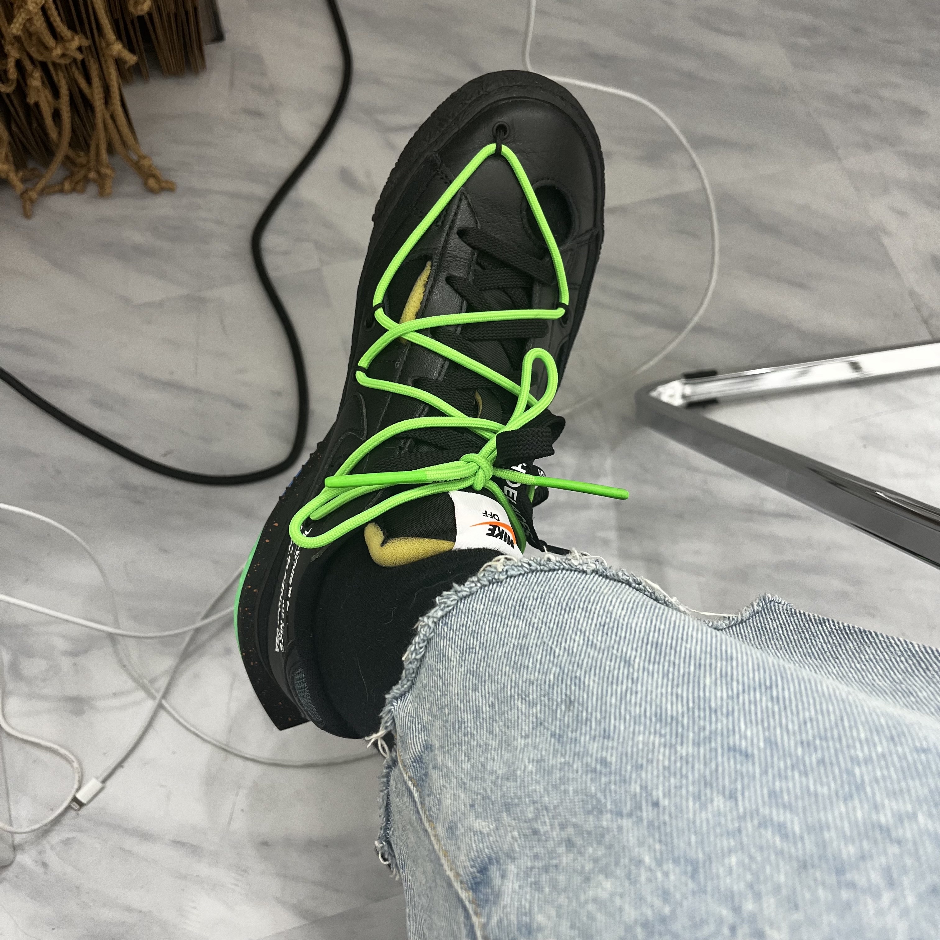Nike x Off-White Blazer Low '77 Black and Electro Green 착용 스타일