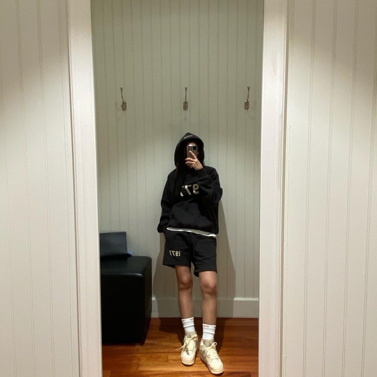 Essentials 1977 Hoodie Iron - 22SS, Essentials 1977 Shorts Iron - 22SS 착용 스타일 - 3