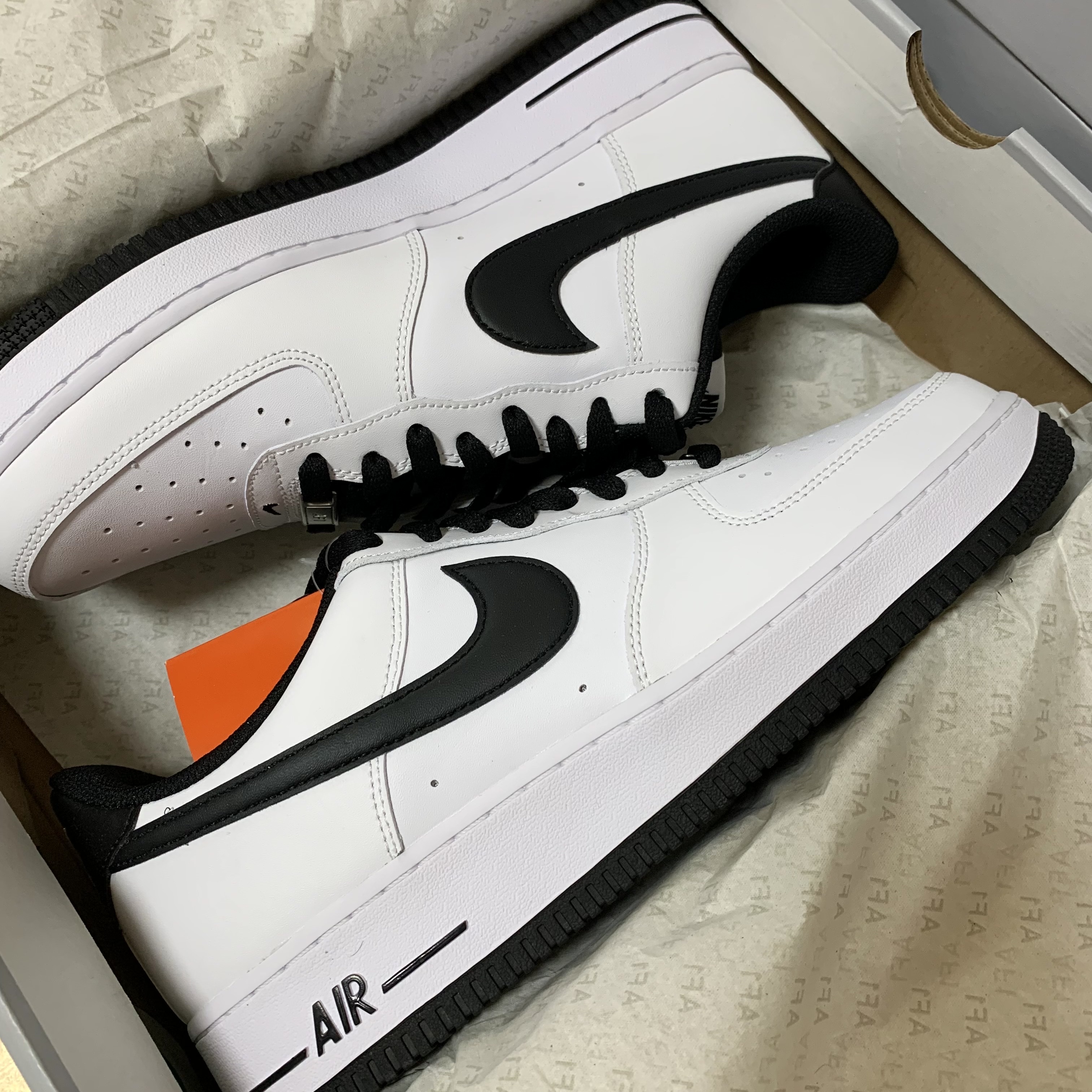 Nike Air Force 1 '07 White Black 착용 스타일