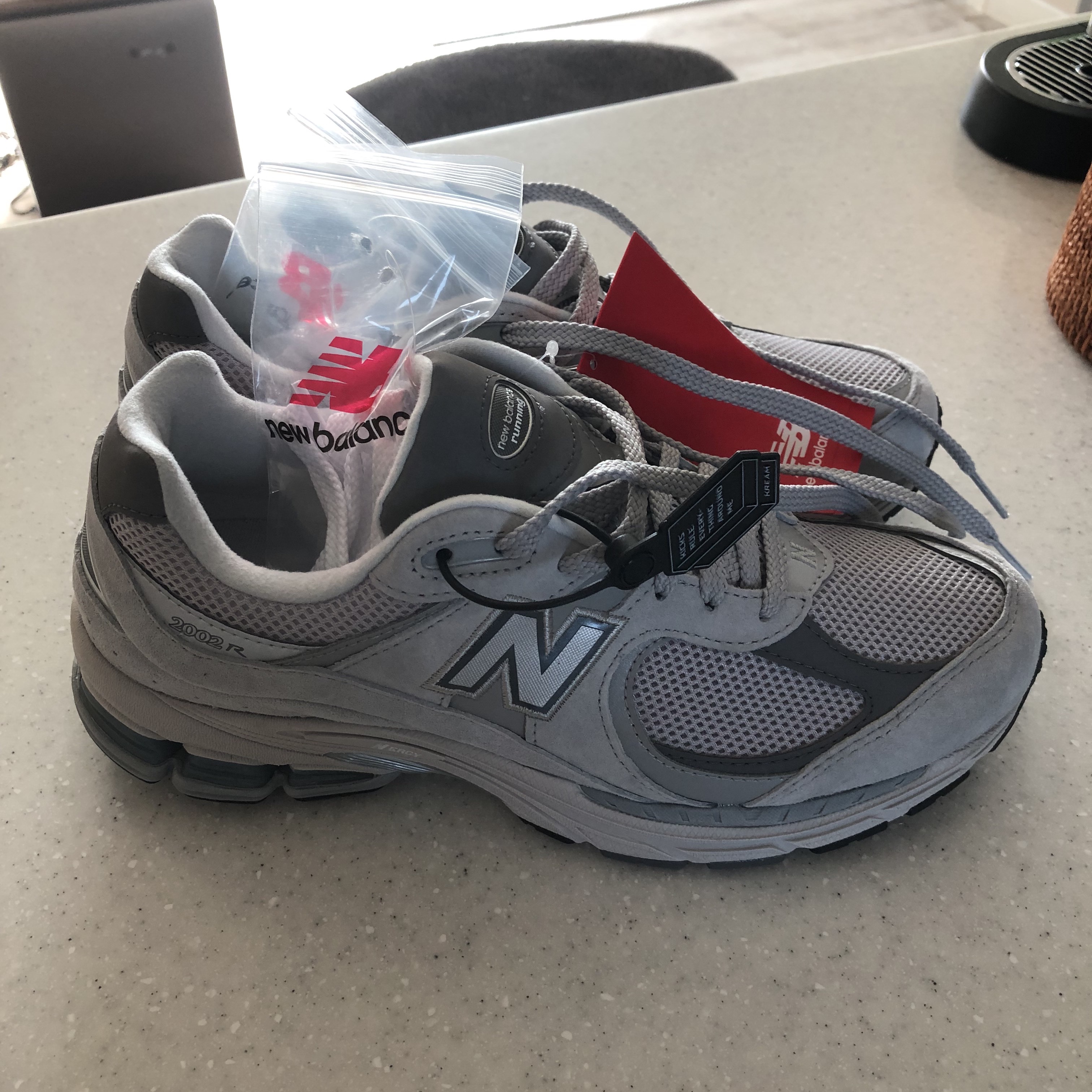 New Balance 2002R T2 Gray 착용 스타일 - 1