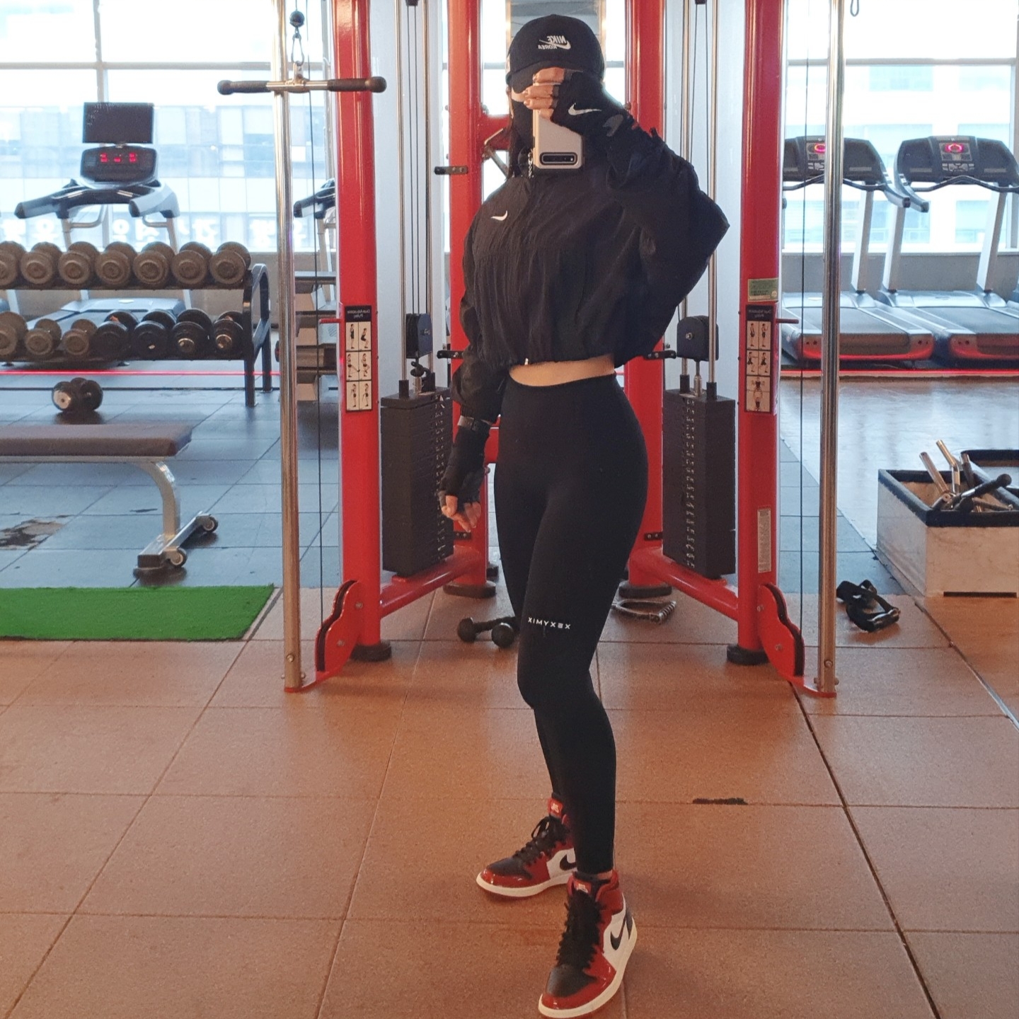 (W) Jordan 1 Zoom Air CMFT Gym Red Black 착용 스타일 - 1