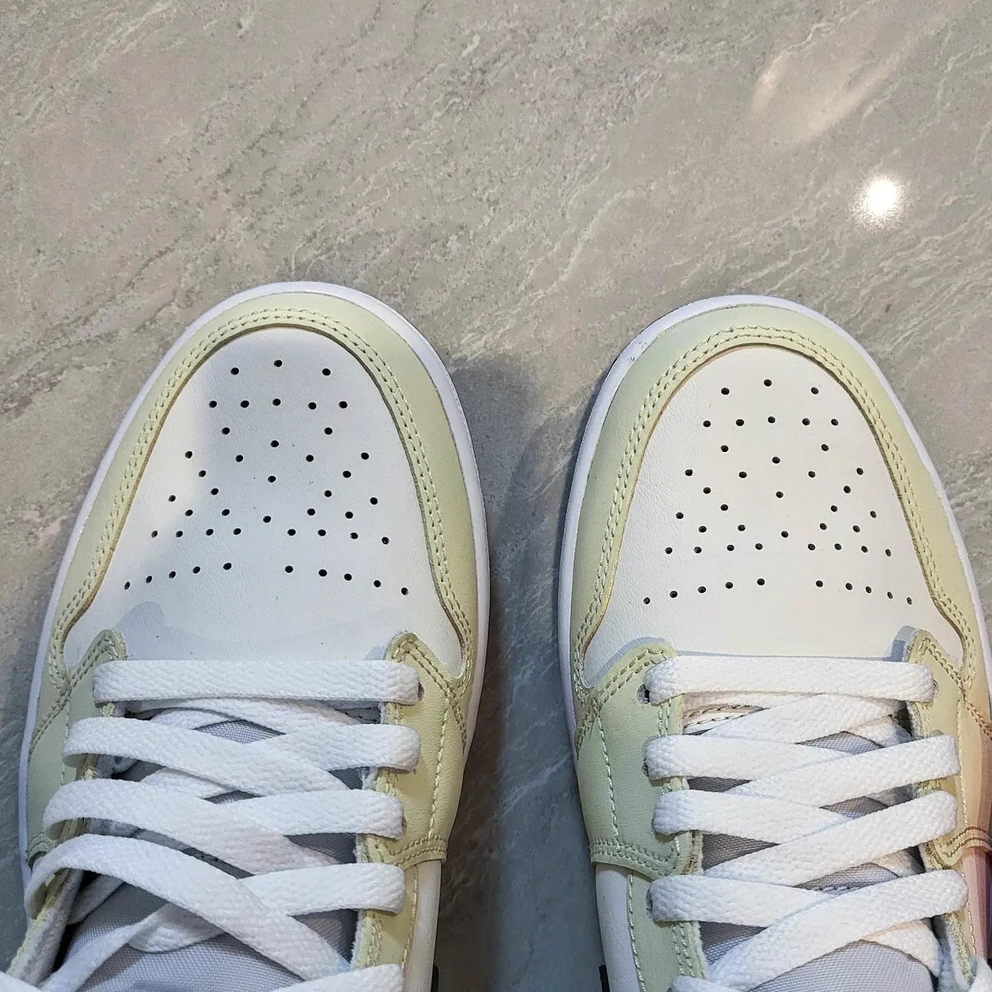 (W) Jordan 1 Mid Coconut Milk 착용 스타일 - 3