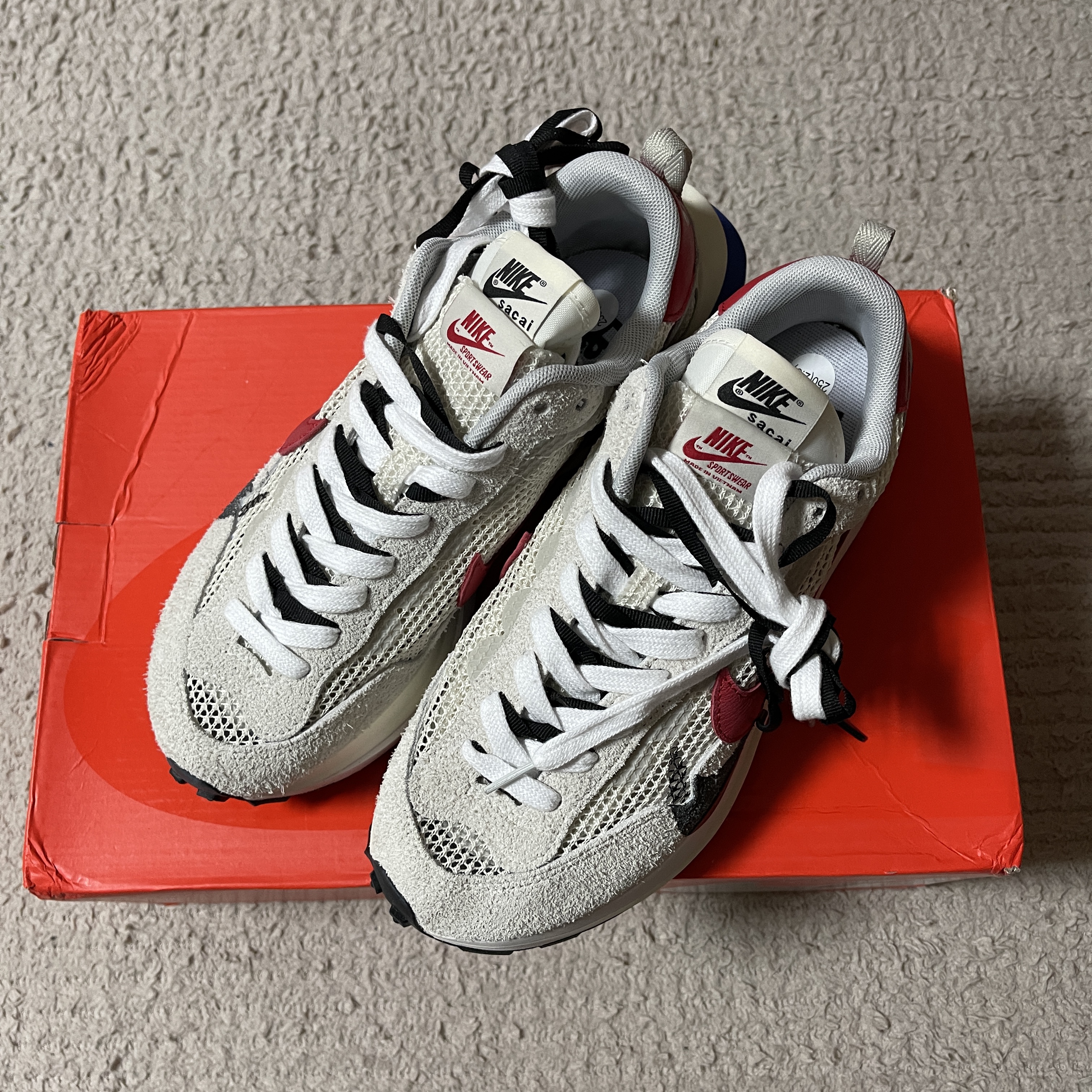 Nike x Sacai VaporWaffle Royal Fuchsia 착용 스타일