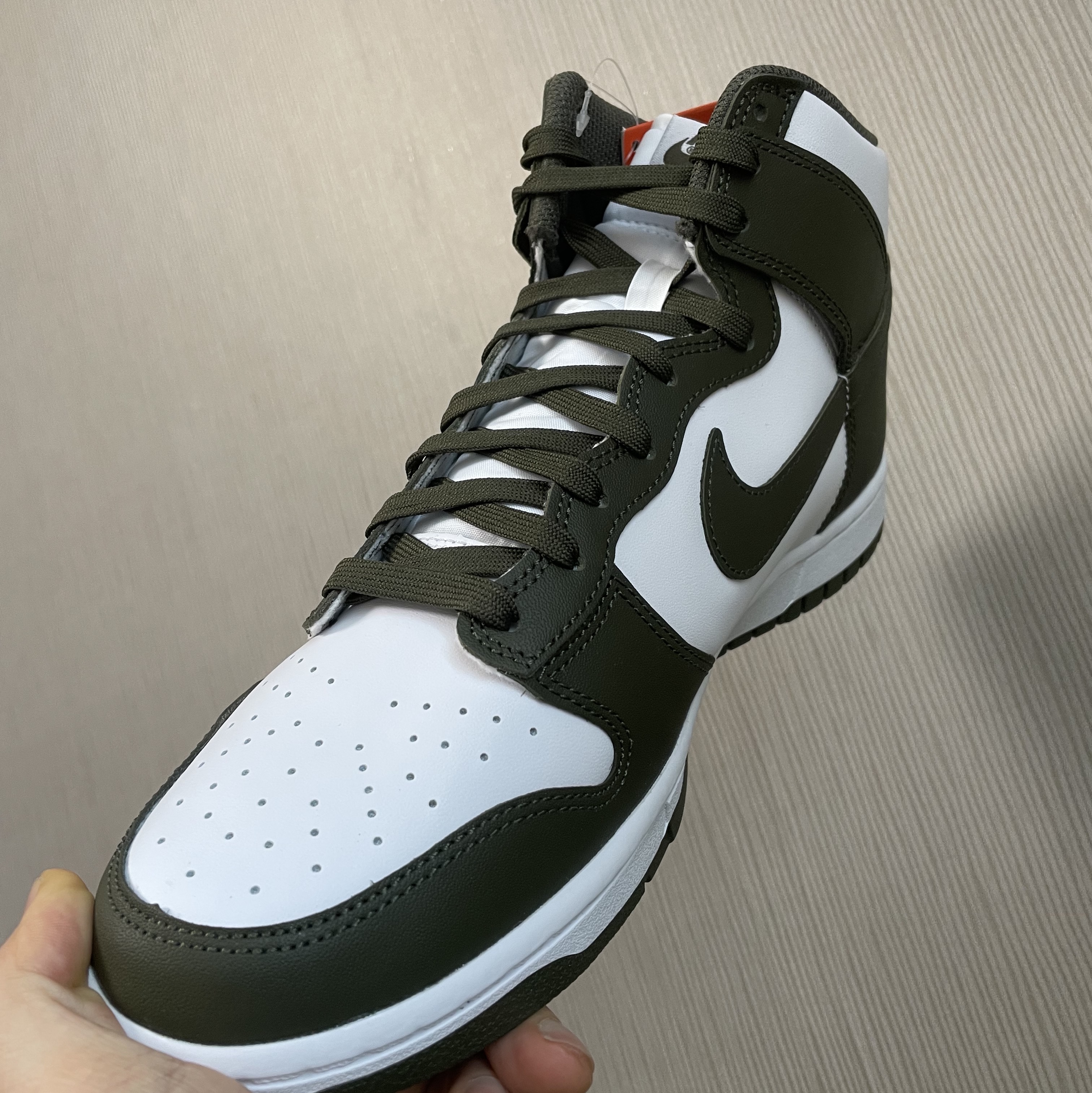 Nike Dunk High Retro Championship Khaki 착용 스타일