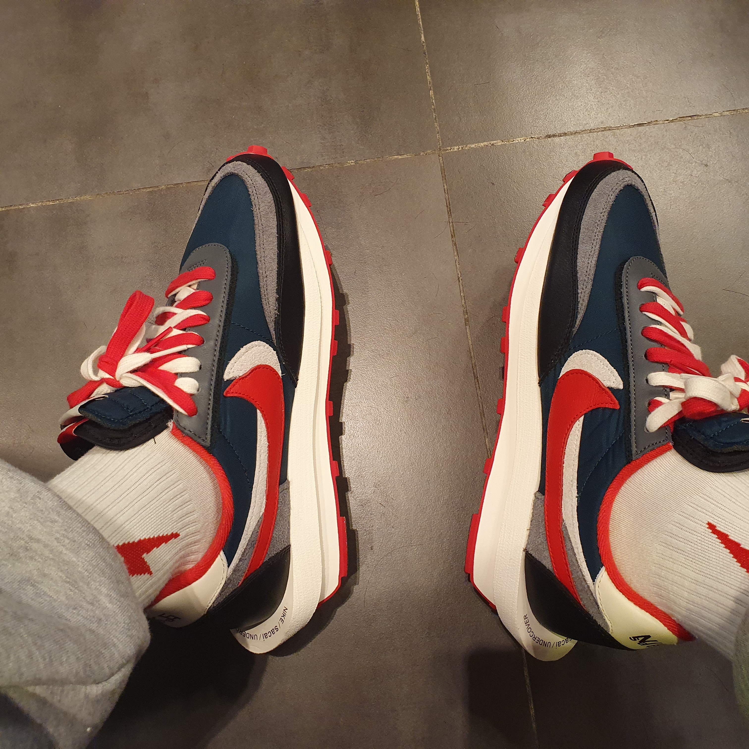 Nike x Sacai x Undercover LDWaffle Midnight Spruce University Red 착용 스타일 - 2