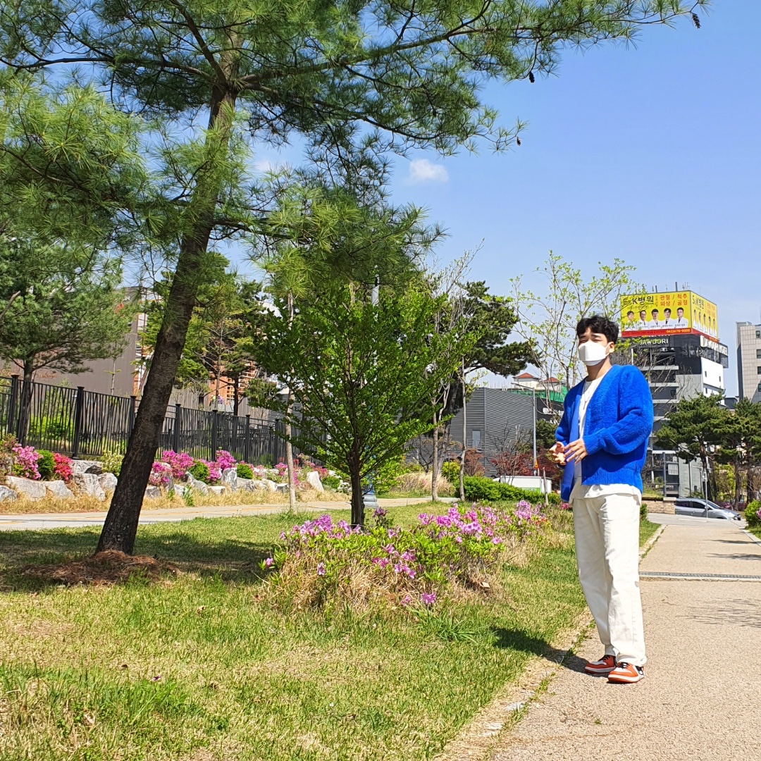Stussy Shaggy Cardigan Royal Blue, Jordan 1 Low OG Starfish 착용 스타일 - 3