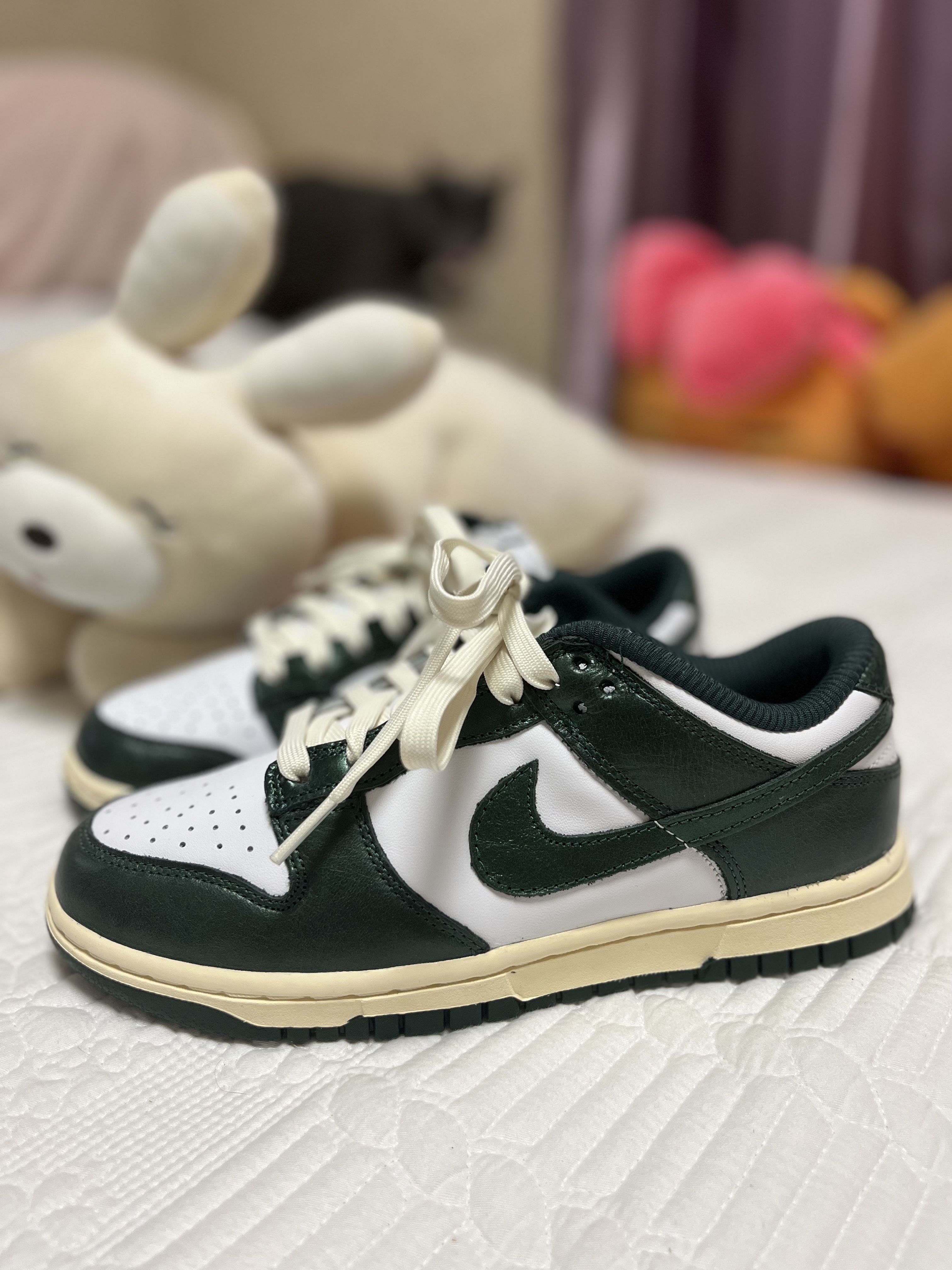 (W) Nike Dunk Low Vintage Green 착용 스타일 - 1