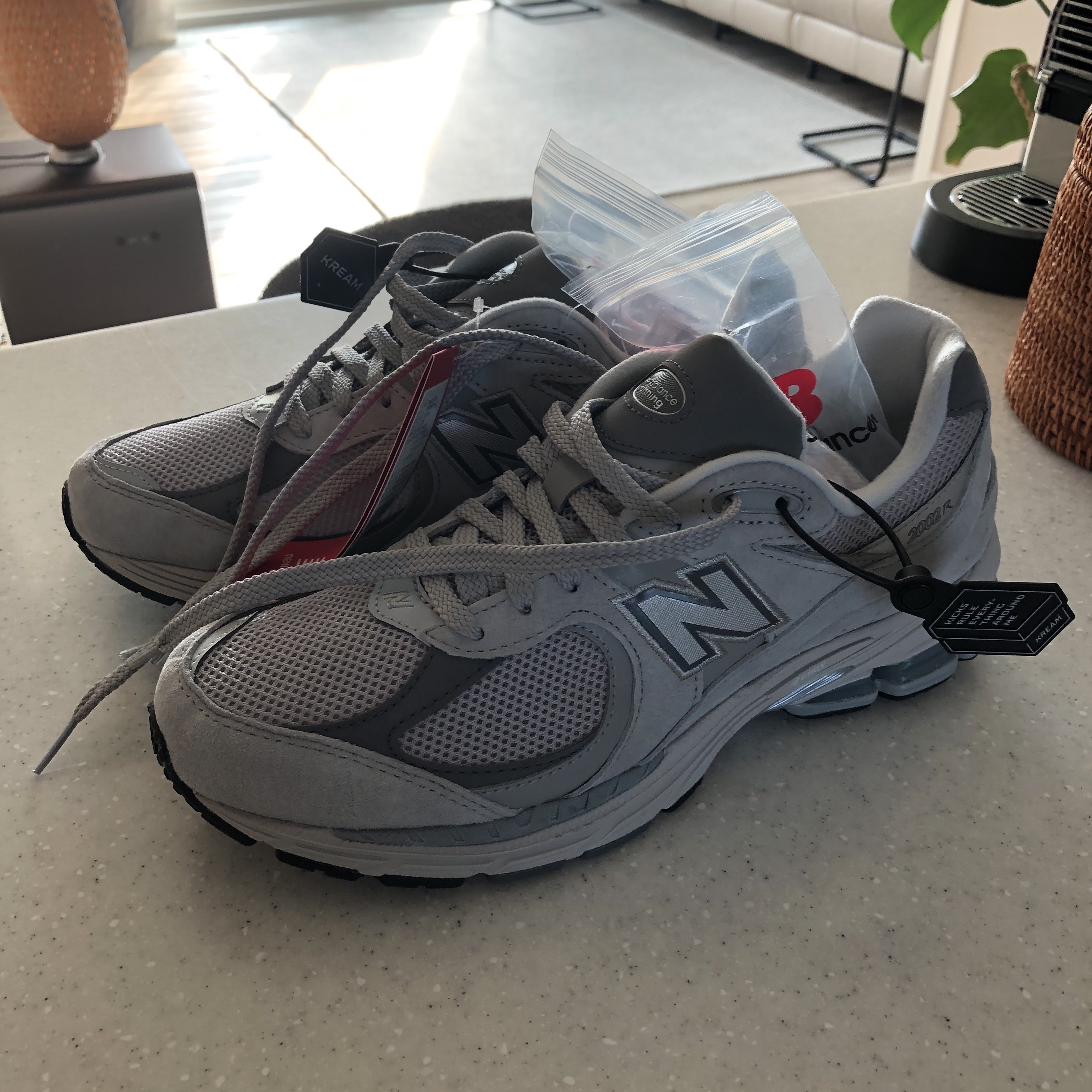 New Balance 2002R T2 Gray 착용 스타일 - 3