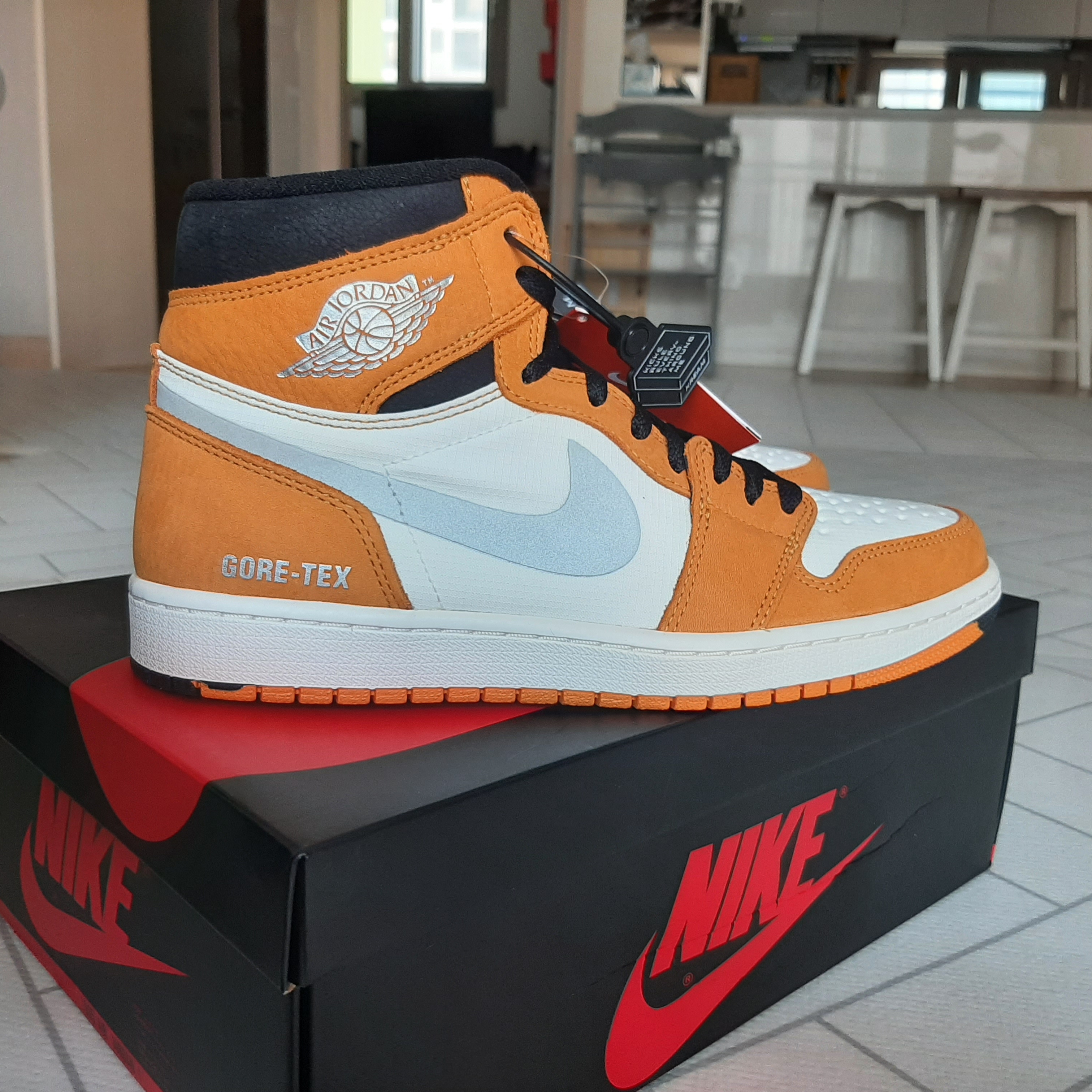 Jordan 1 Element Gore-Tex Light Curry 착용 스타일 - 1