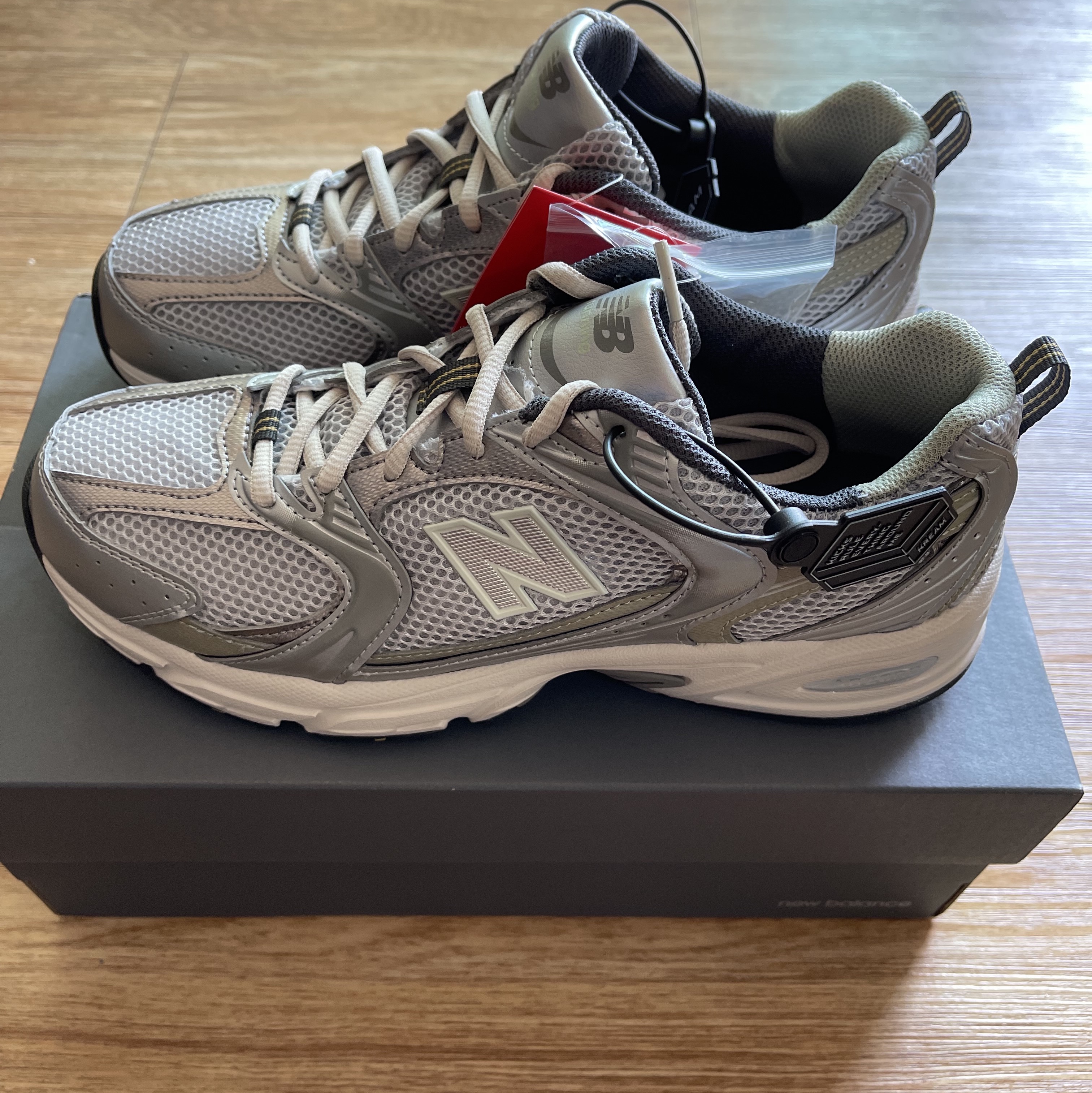 New Balance 530 Earth 착용 스타일