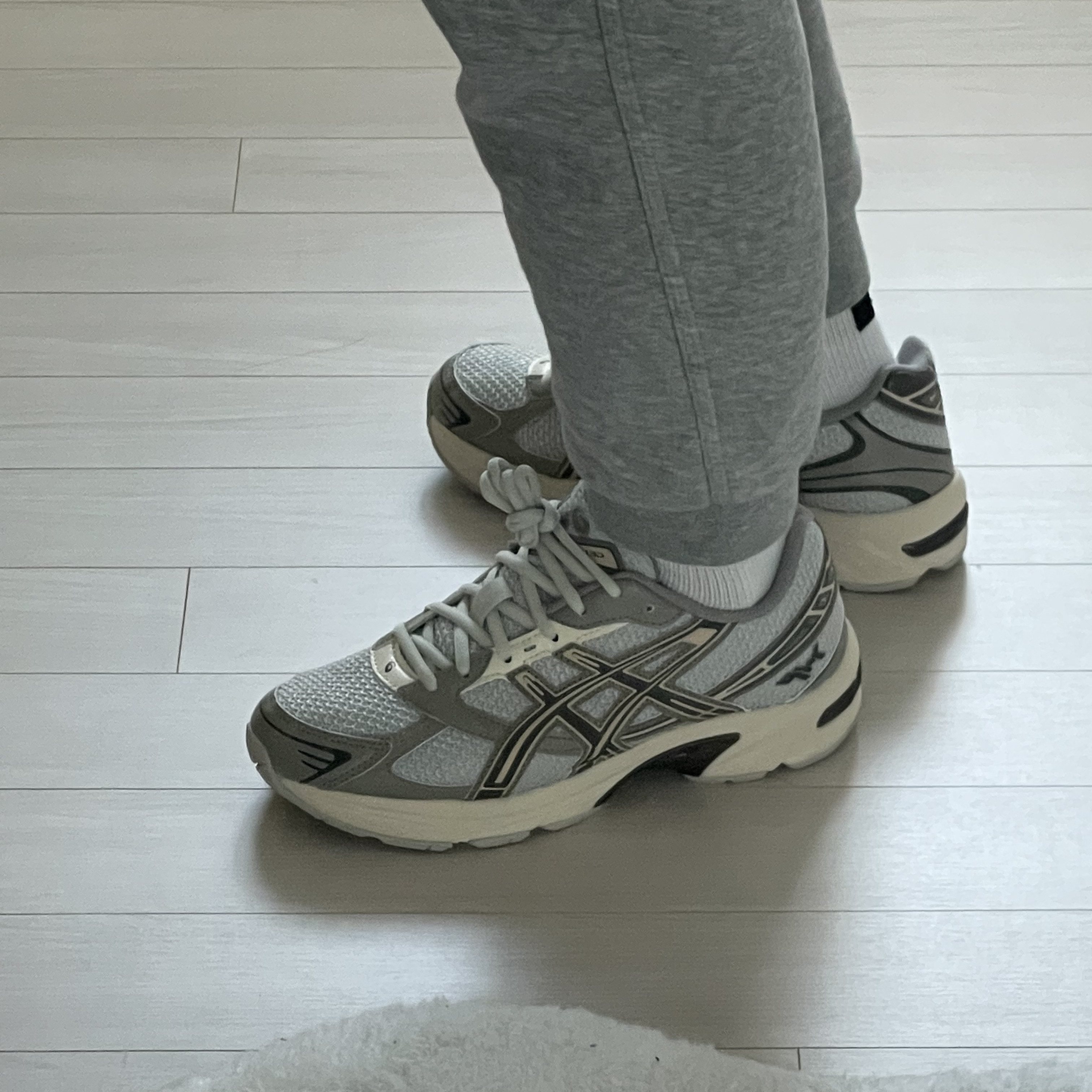 Asics x I4P Gel-1130 Glacier Grey Mink 착용 스타일 - 3