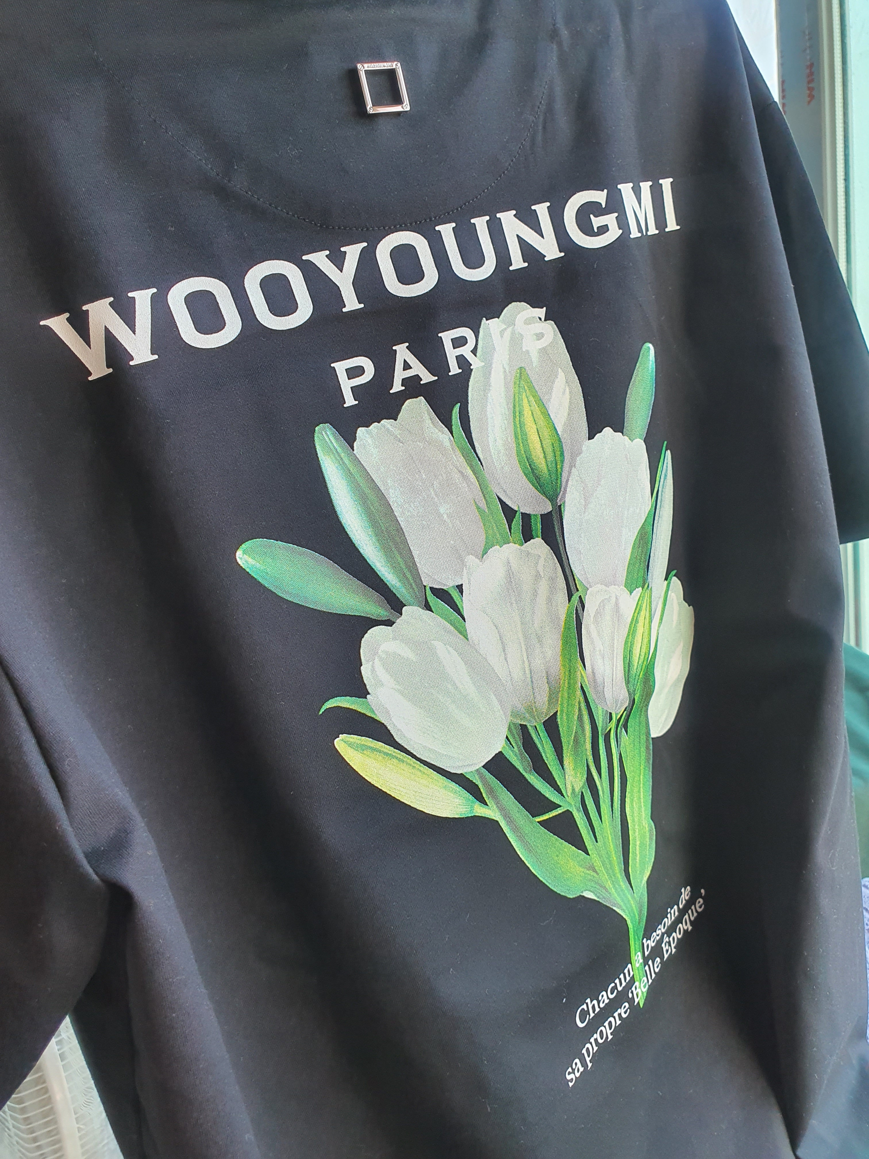 Wooyoungmi Flower Print Back Logo T-Shirt Black - 22SS 착용 스타일 - 4