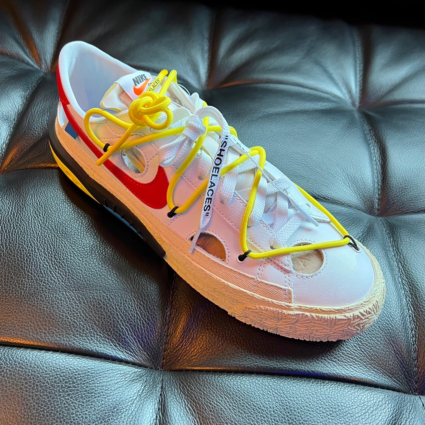 Nike x Off-White Blazer Low '77 White and University Red 착용 스타일