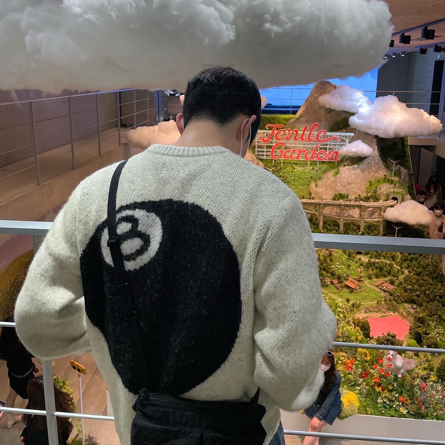 Stussy 8 Ball Heavy Brushed Mohair Sweater Cream 착용 스타일