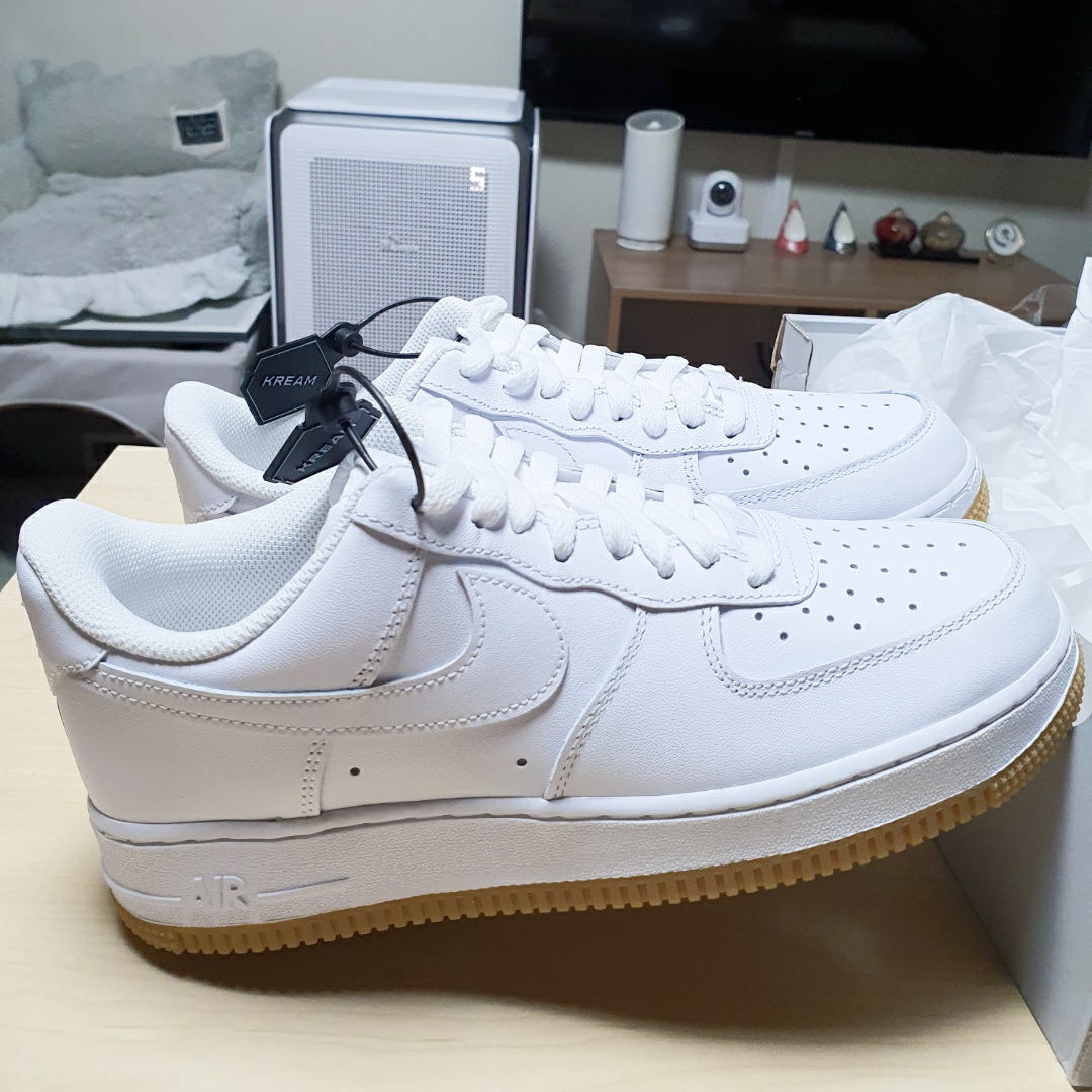 Nike Air Force 1 '07 White Gum Light Brown 착용 스타일