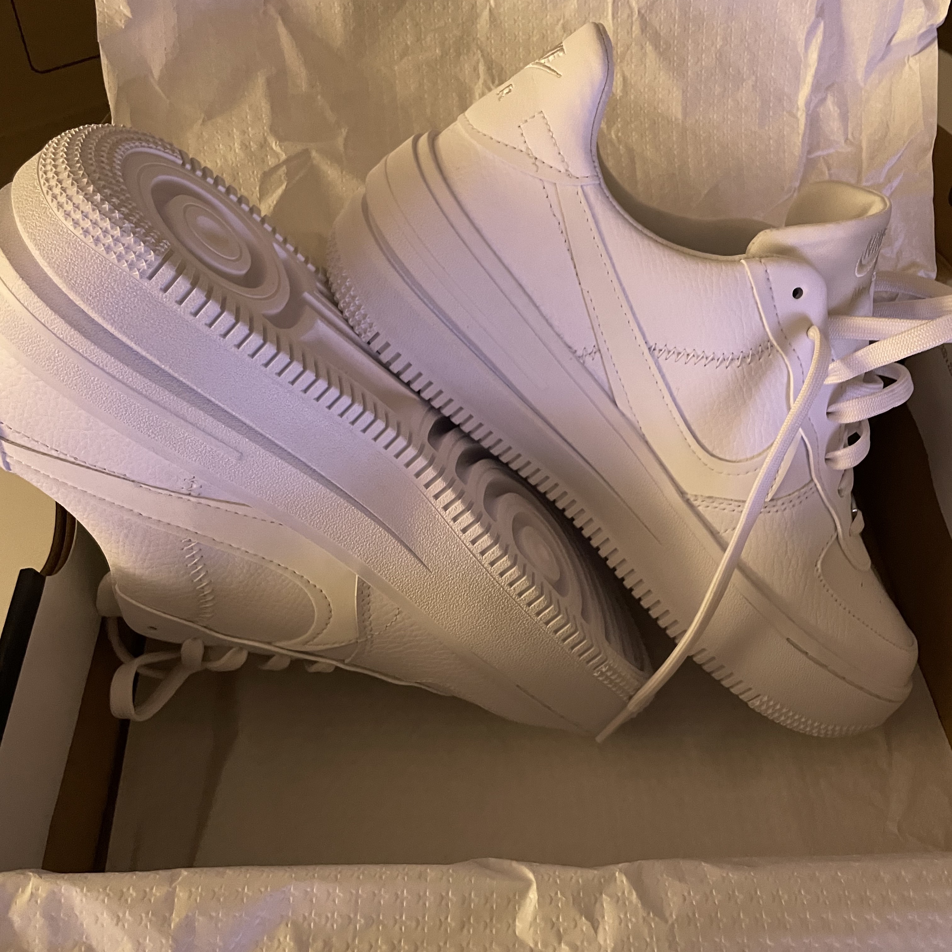 (W) Nike Air Force 1 PLT.AF.ORM Triple White 착용 스타일