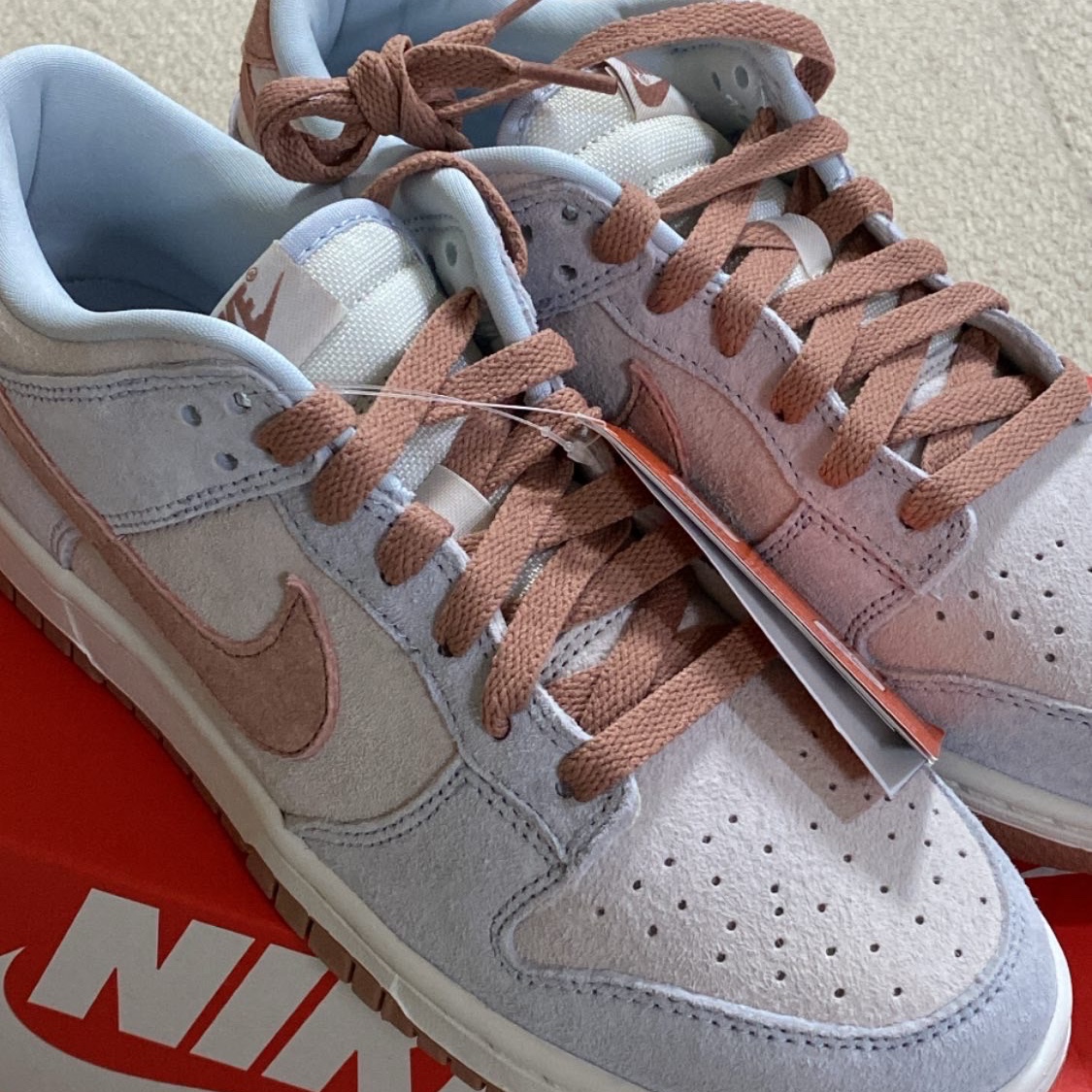 Nike Dunk Low Retro PRM Fossil Rose 착용 스타일