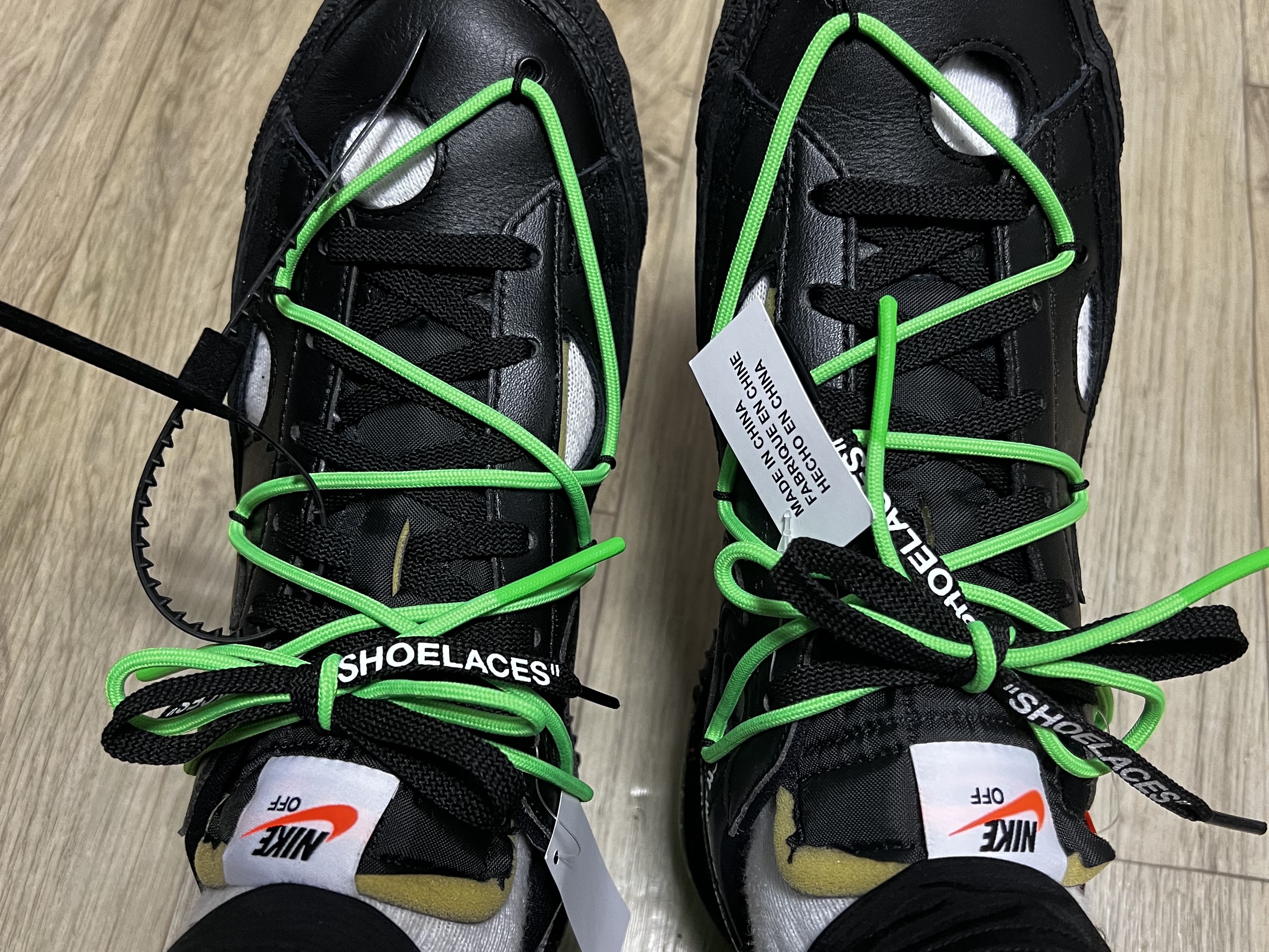 Nike x Off-White Blazer Low '77 Black and Electro Green 착용 스타일 - 5