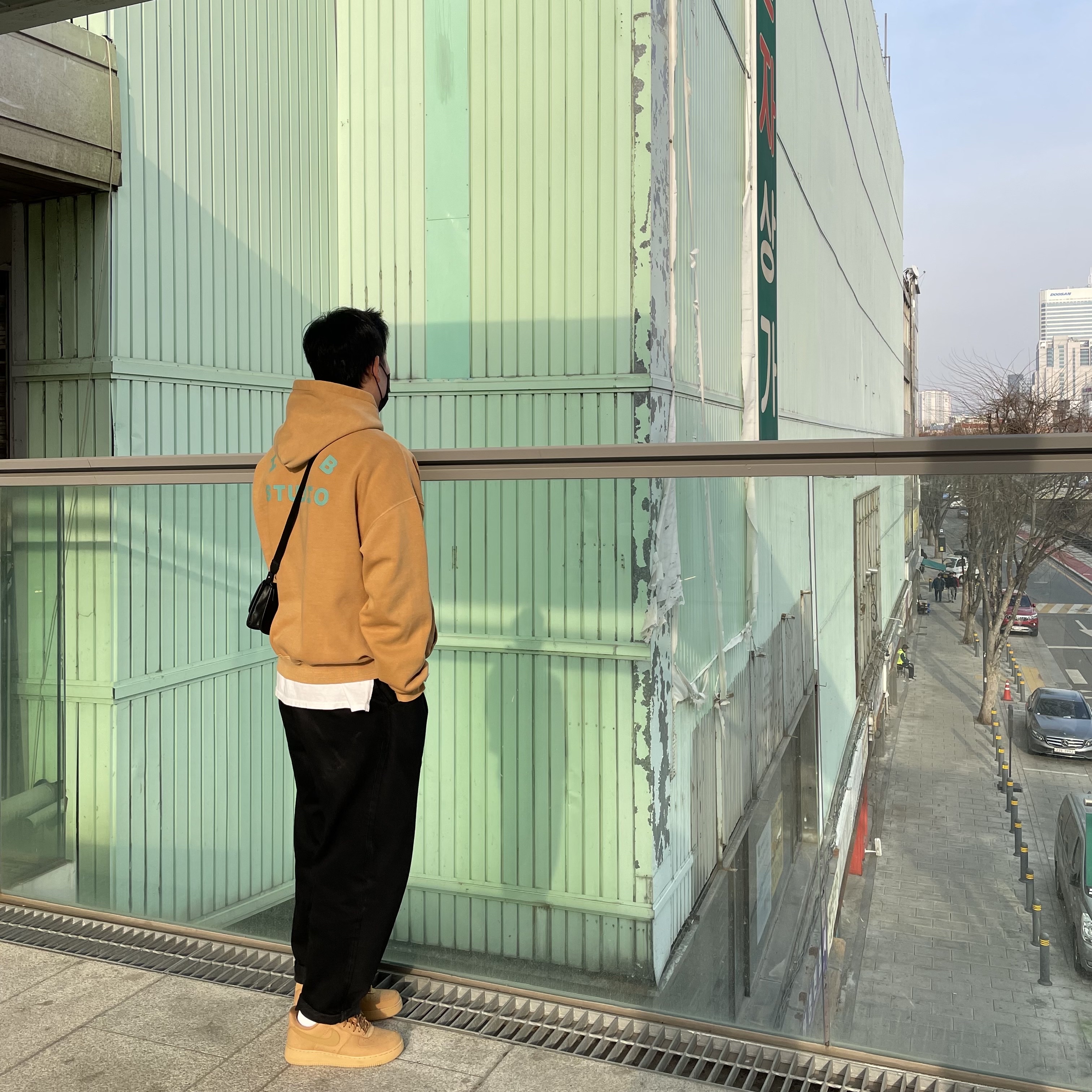 IAB Studio Hoodie Camel Yellow, Nike Air Force 1 Low Flax 착용 스타일 - 4