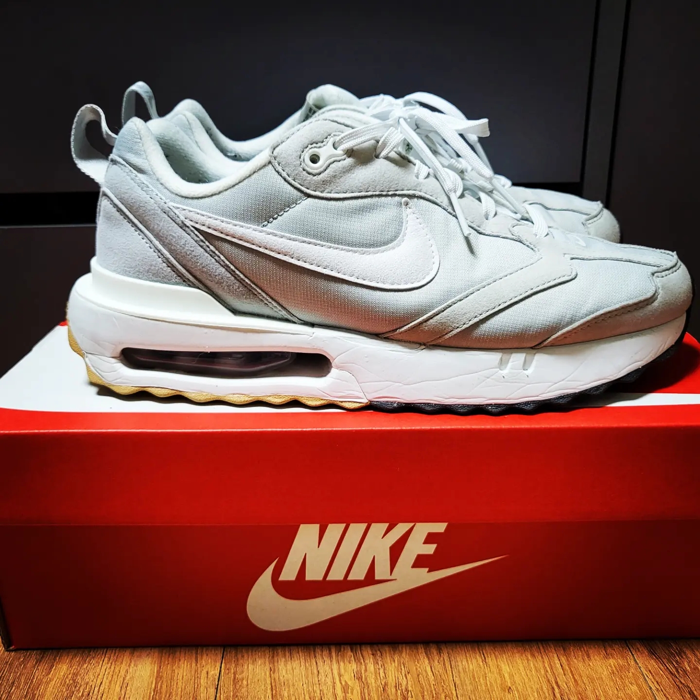Nike Air Max Dawn Grey Fog 착용 스타일