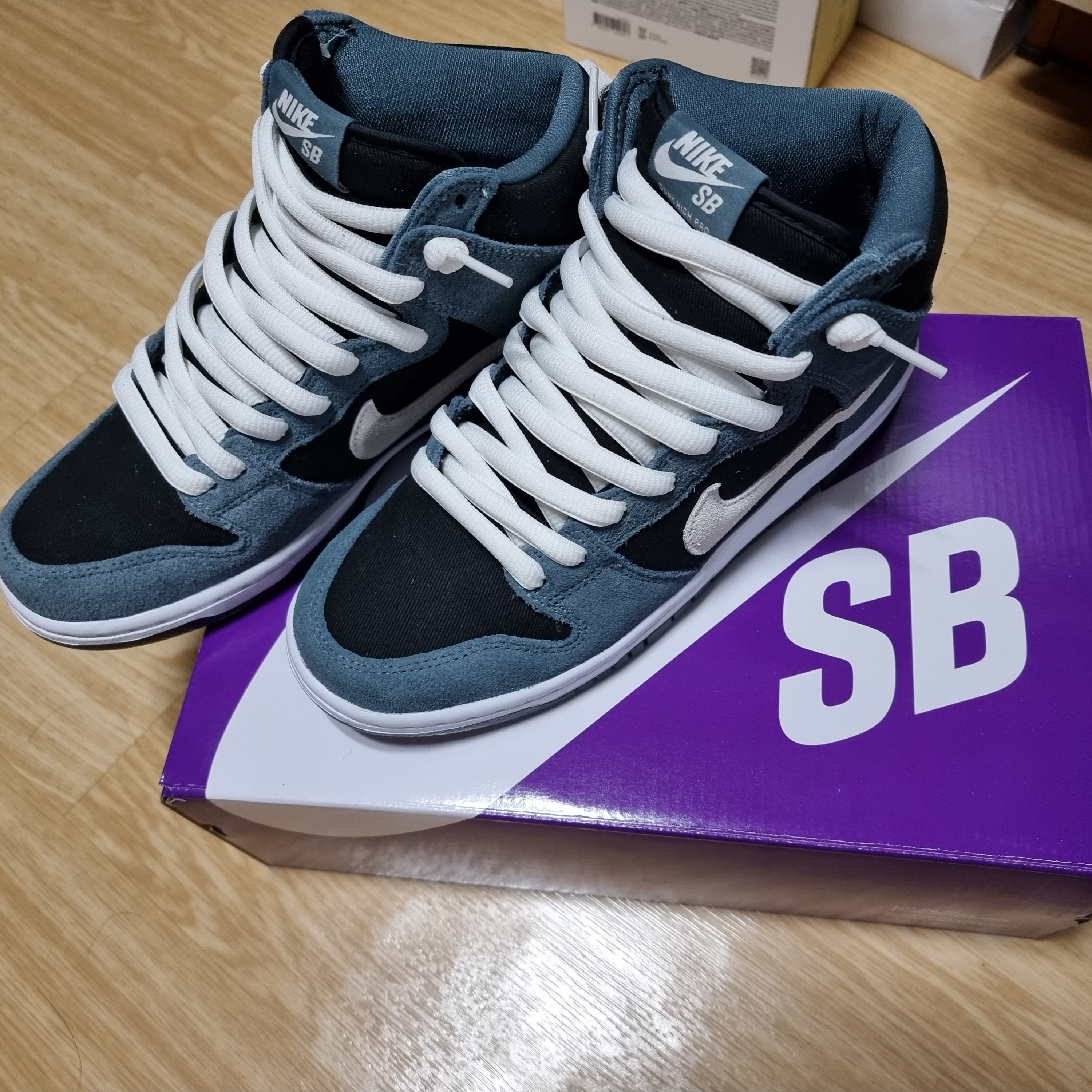 Nike SB Dunk High Pro Mineral Slate Suede 착용 스타일
