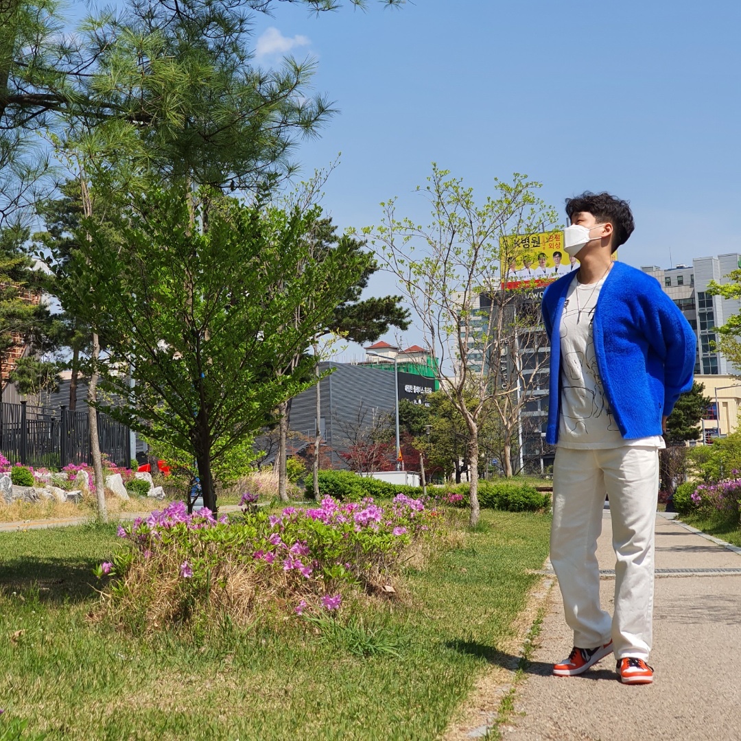 Stussy Shaggy Cardigan Royal Blue, Jordan 1 Low OG Starfish 착용 스타일 - 1