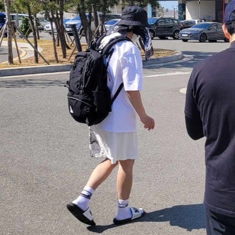 Stussy 8 Ball T-Shirt White - 22SS, Palace Cordura Backpack Black - 21SS 착용 스타일
