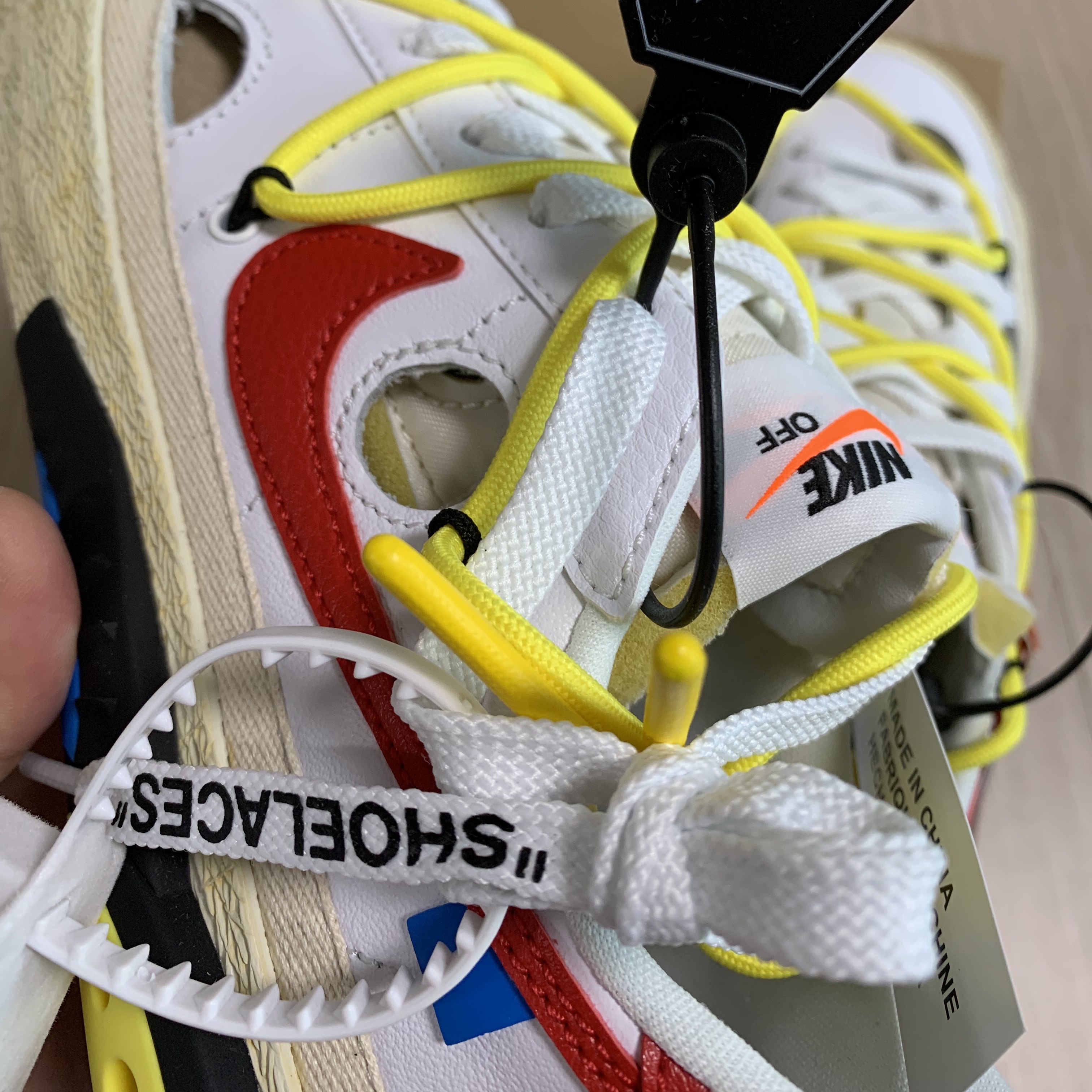 Nike x Off-White Blazer Low '77 White and University Red 착용 스타일 - 3