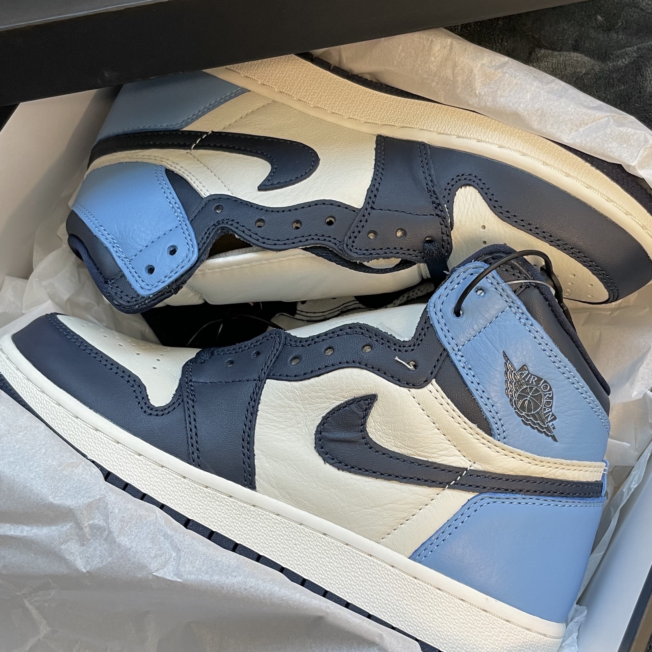 Jordan 1 Retro High Obsidian UNC, (GS) Jordan 1 Retro High Obsidian UNC 착용 스타일